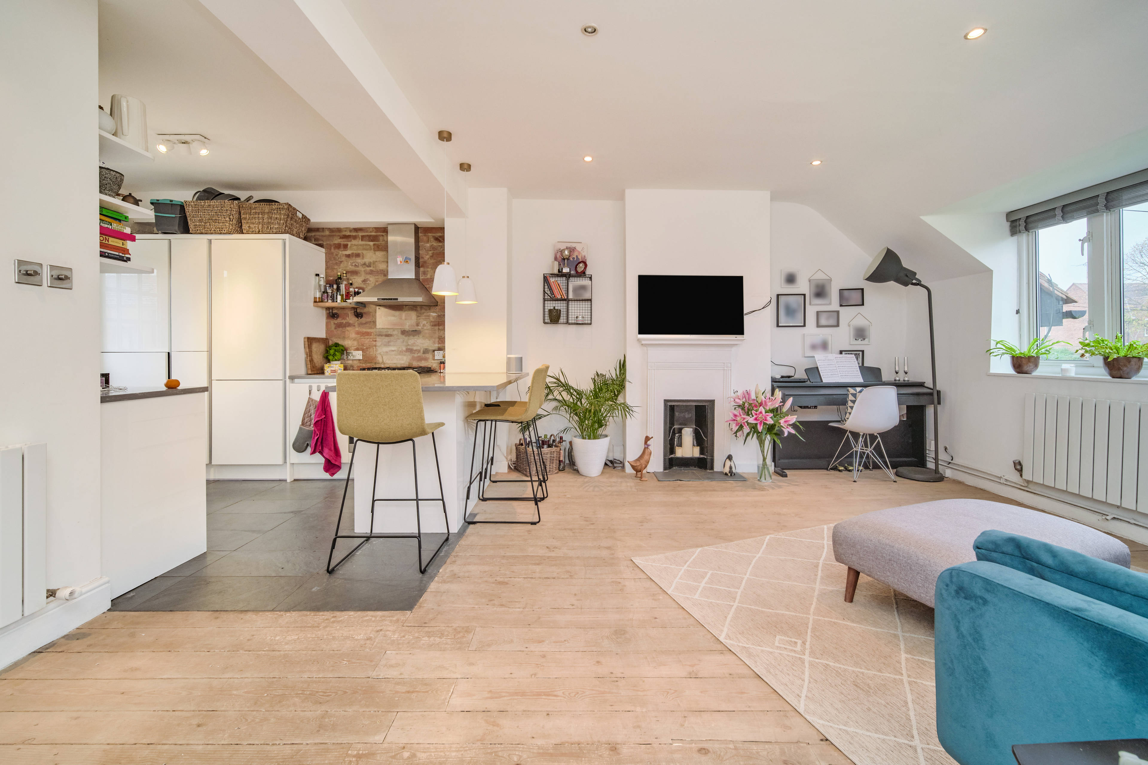 Lounge / Kitchen