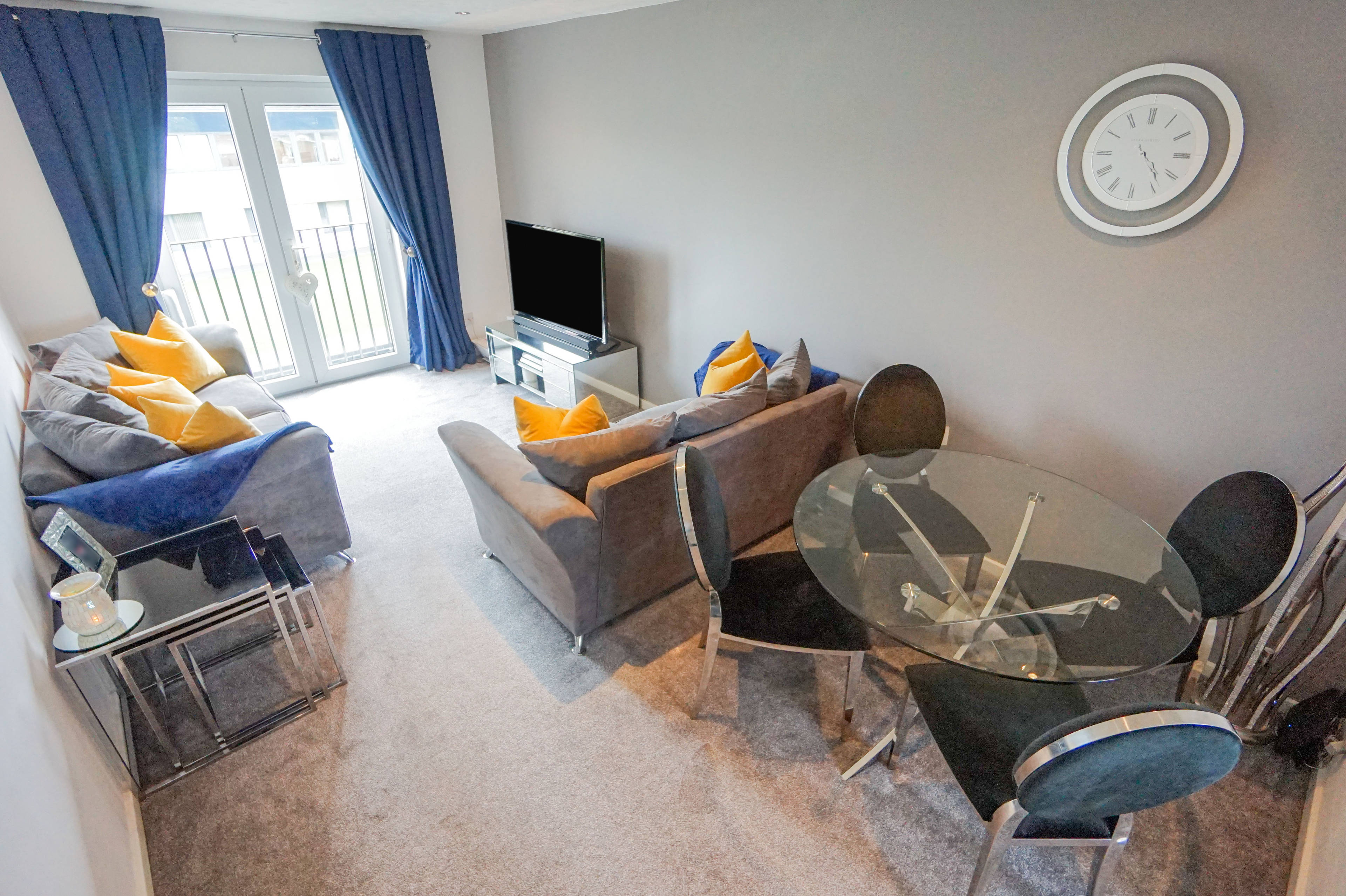 Lounge/Dining Room