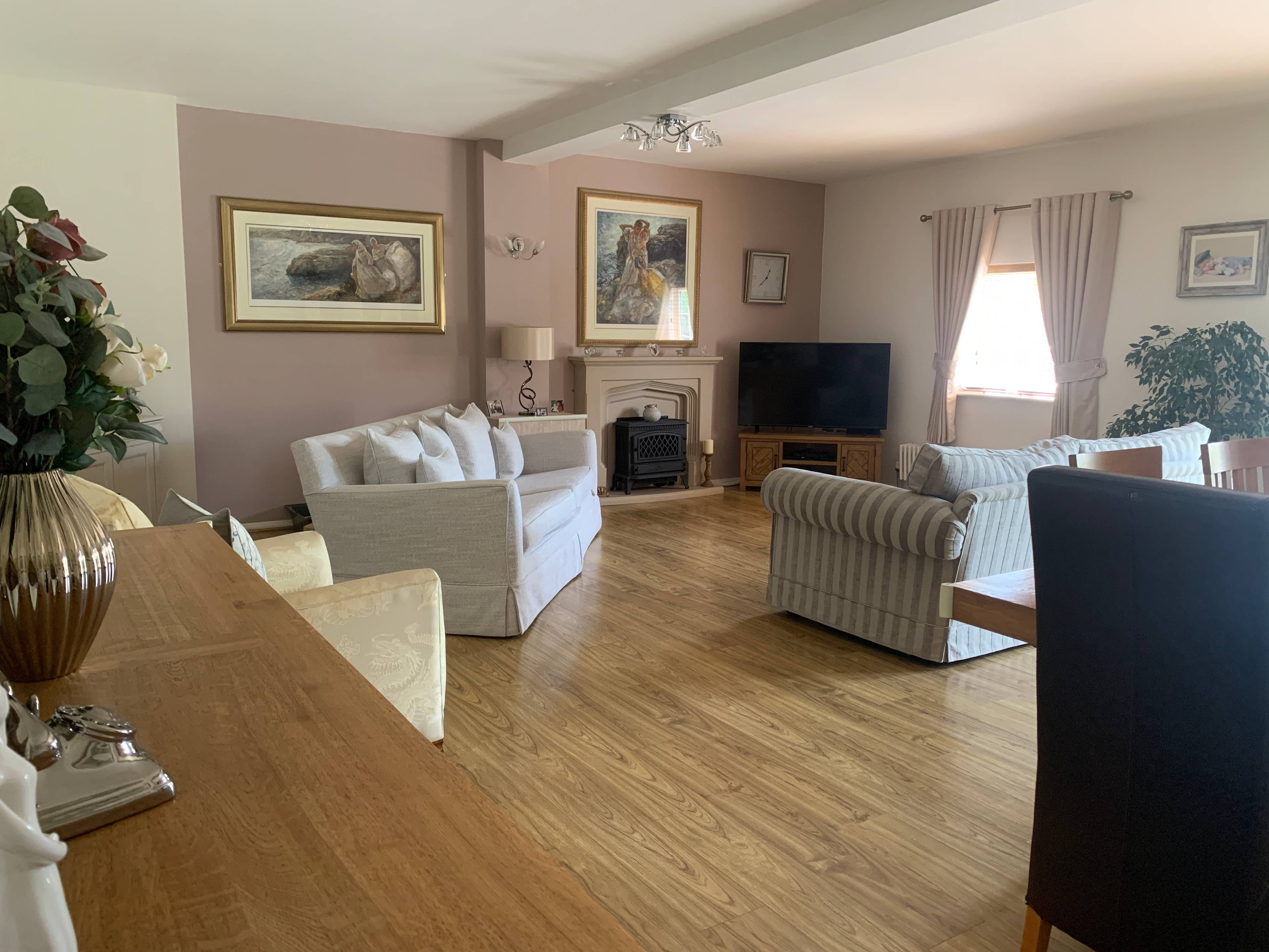 Lounge/Dining Room
