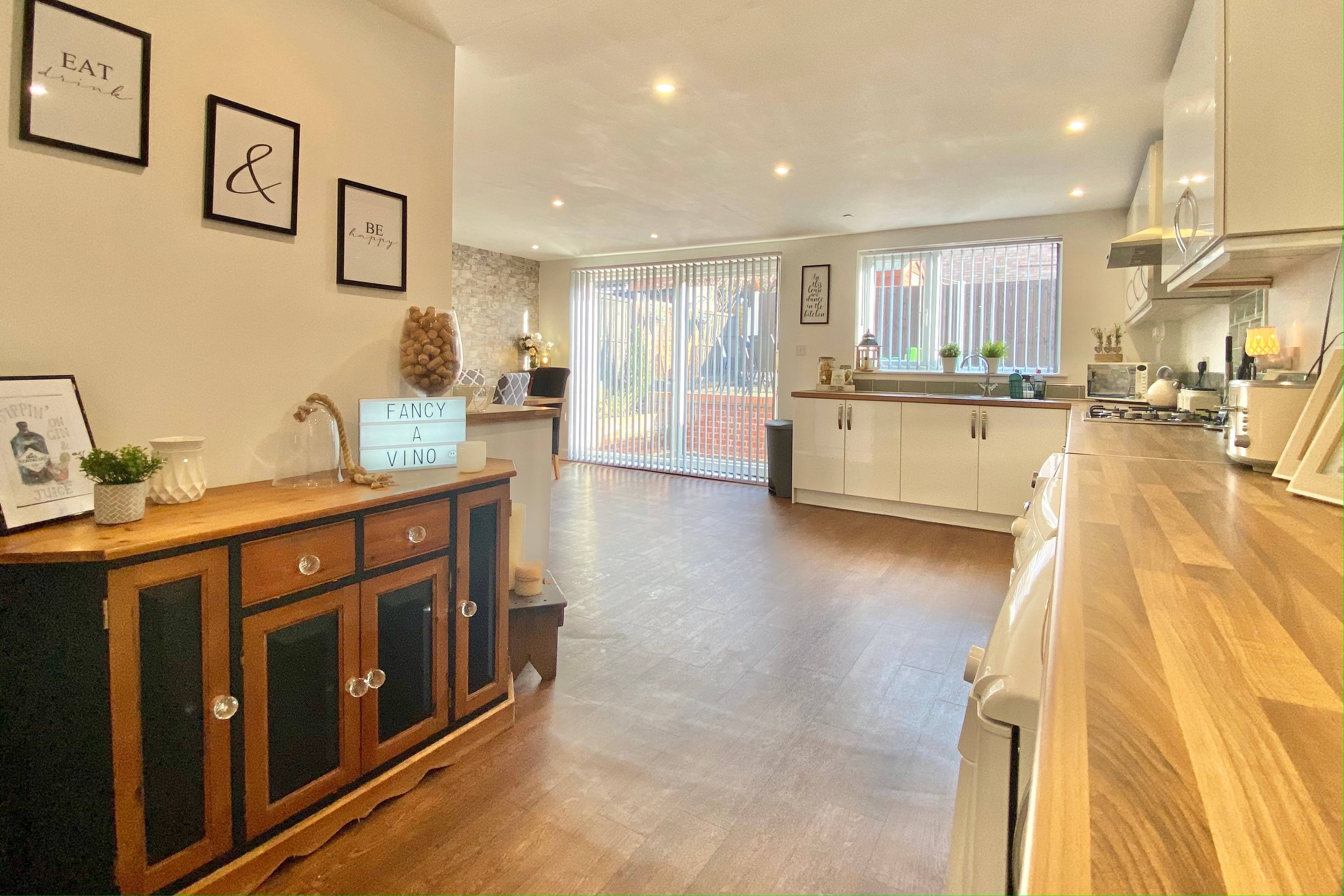 Kitchen/Dining Room
