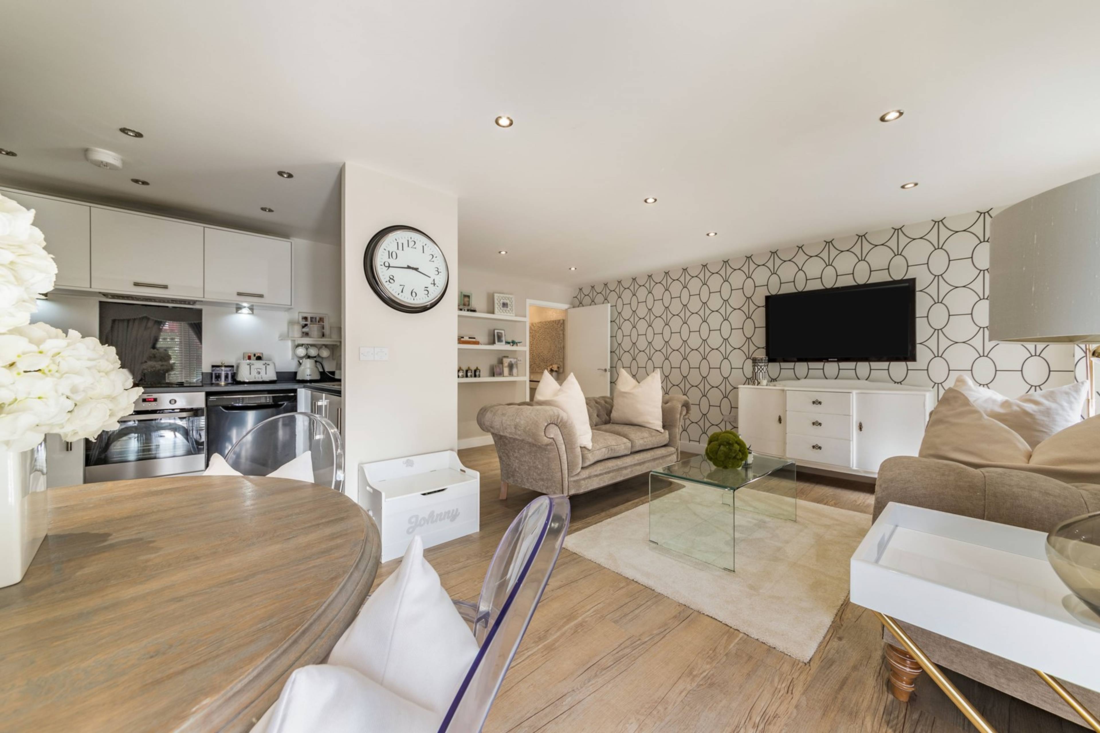Lounge/Dining Room