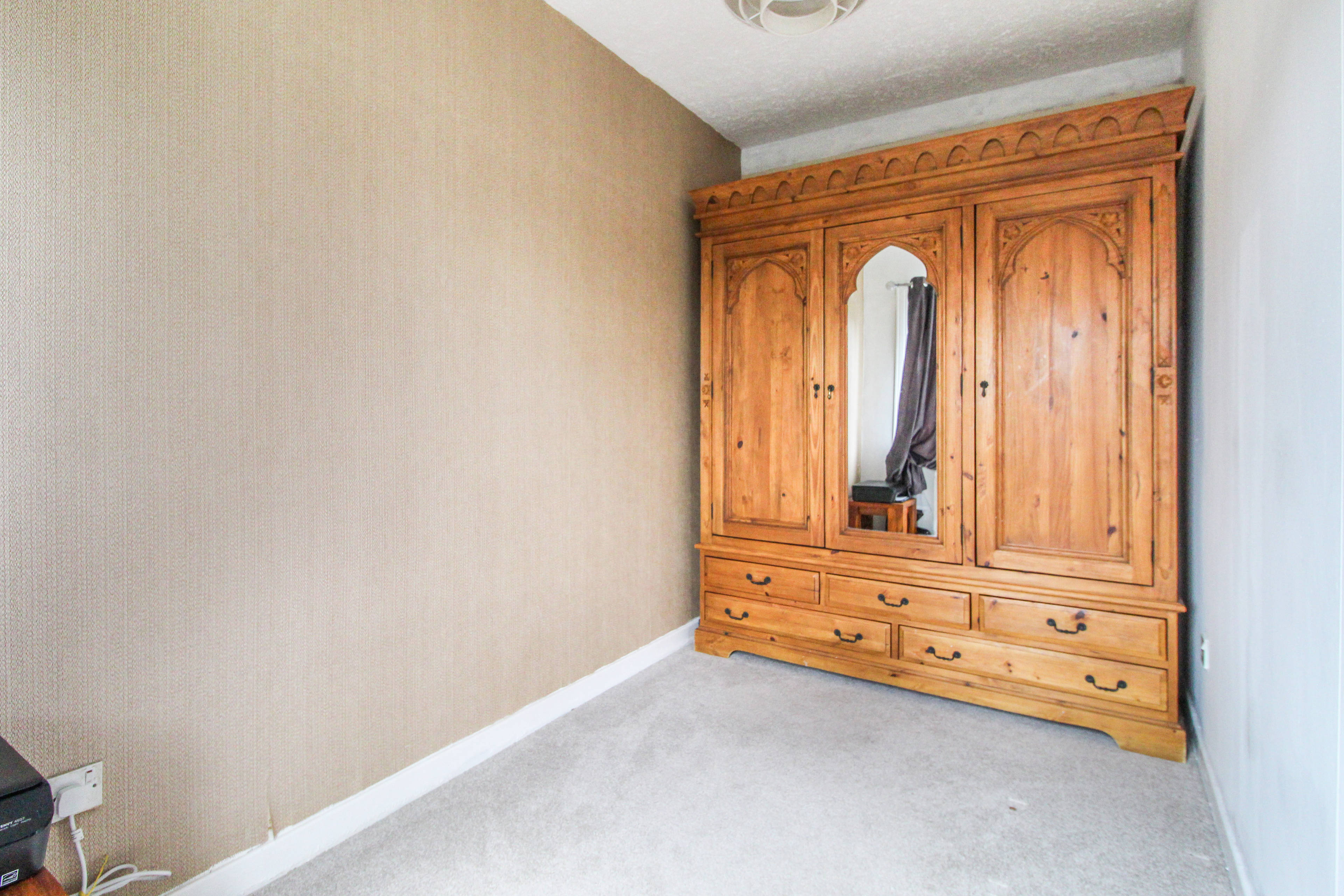 Bed 3 / Dining Room