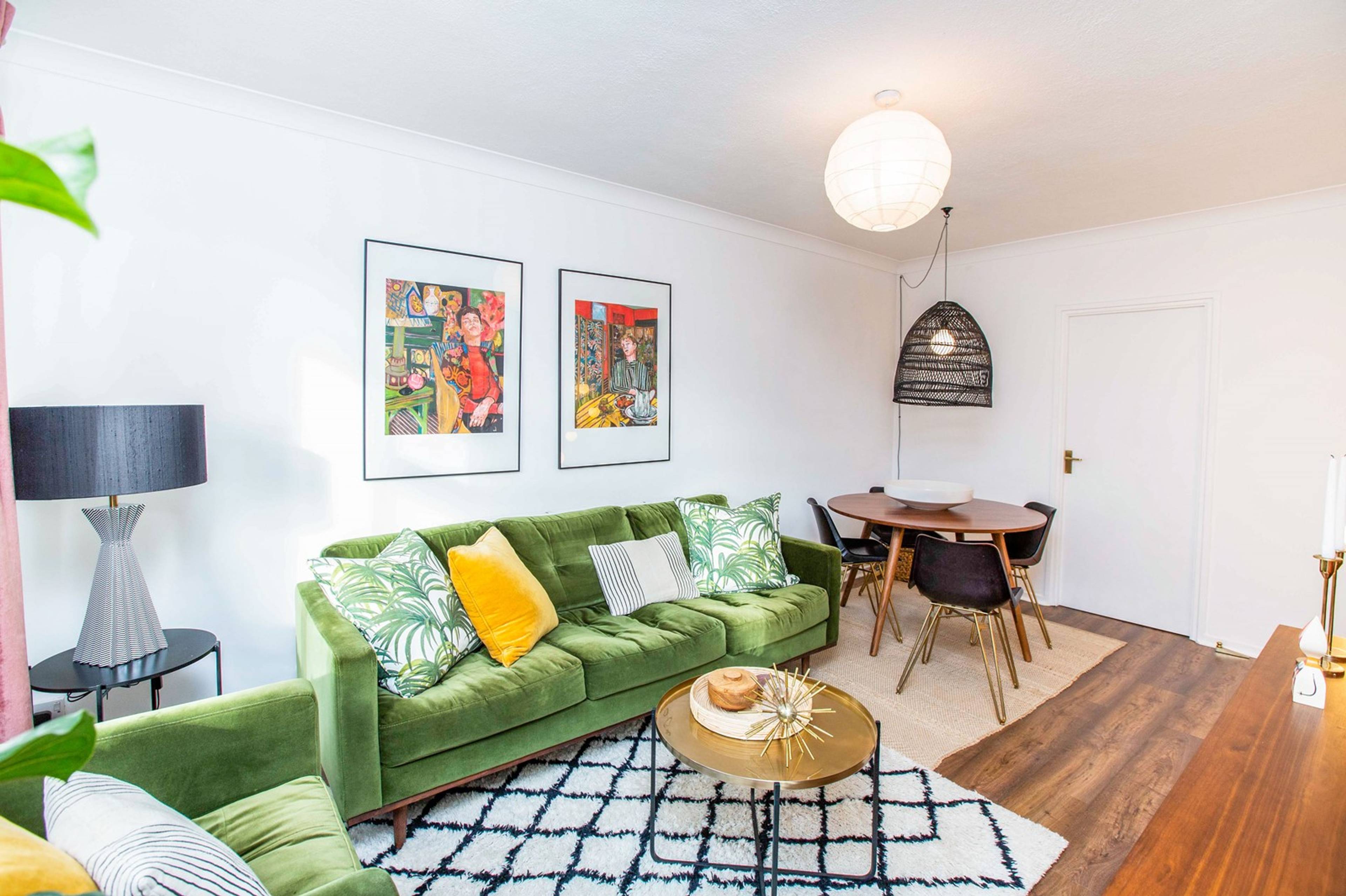 Lounge/Dining Room