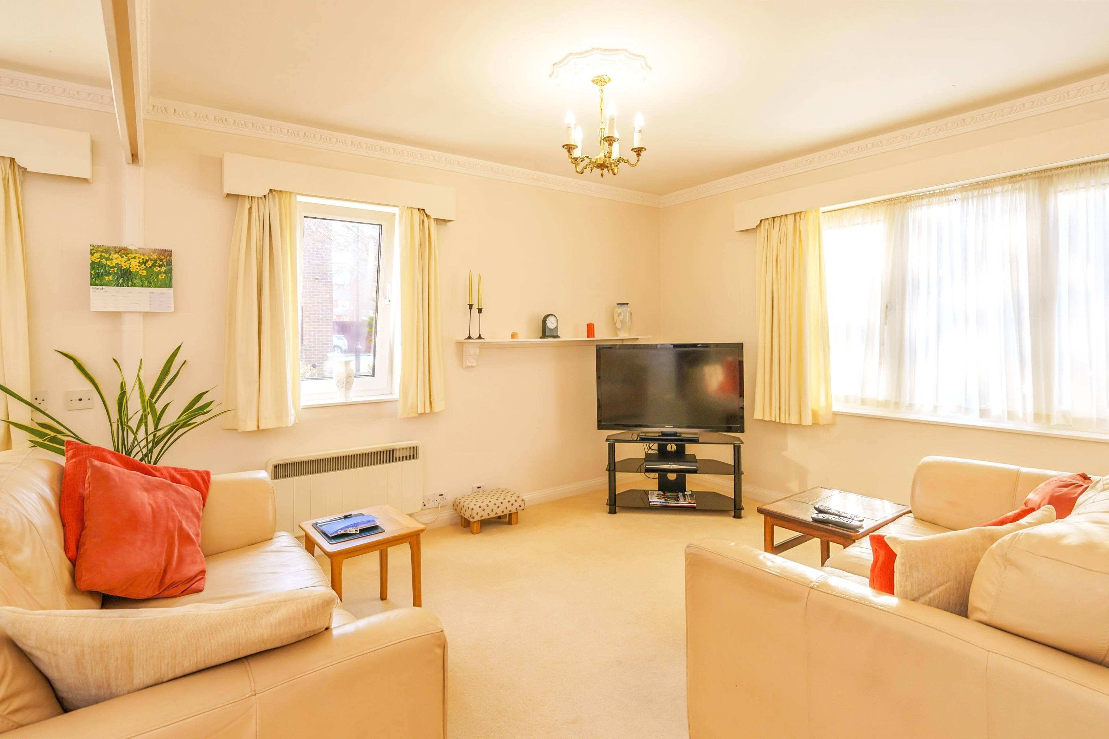Lounge/Dining Room