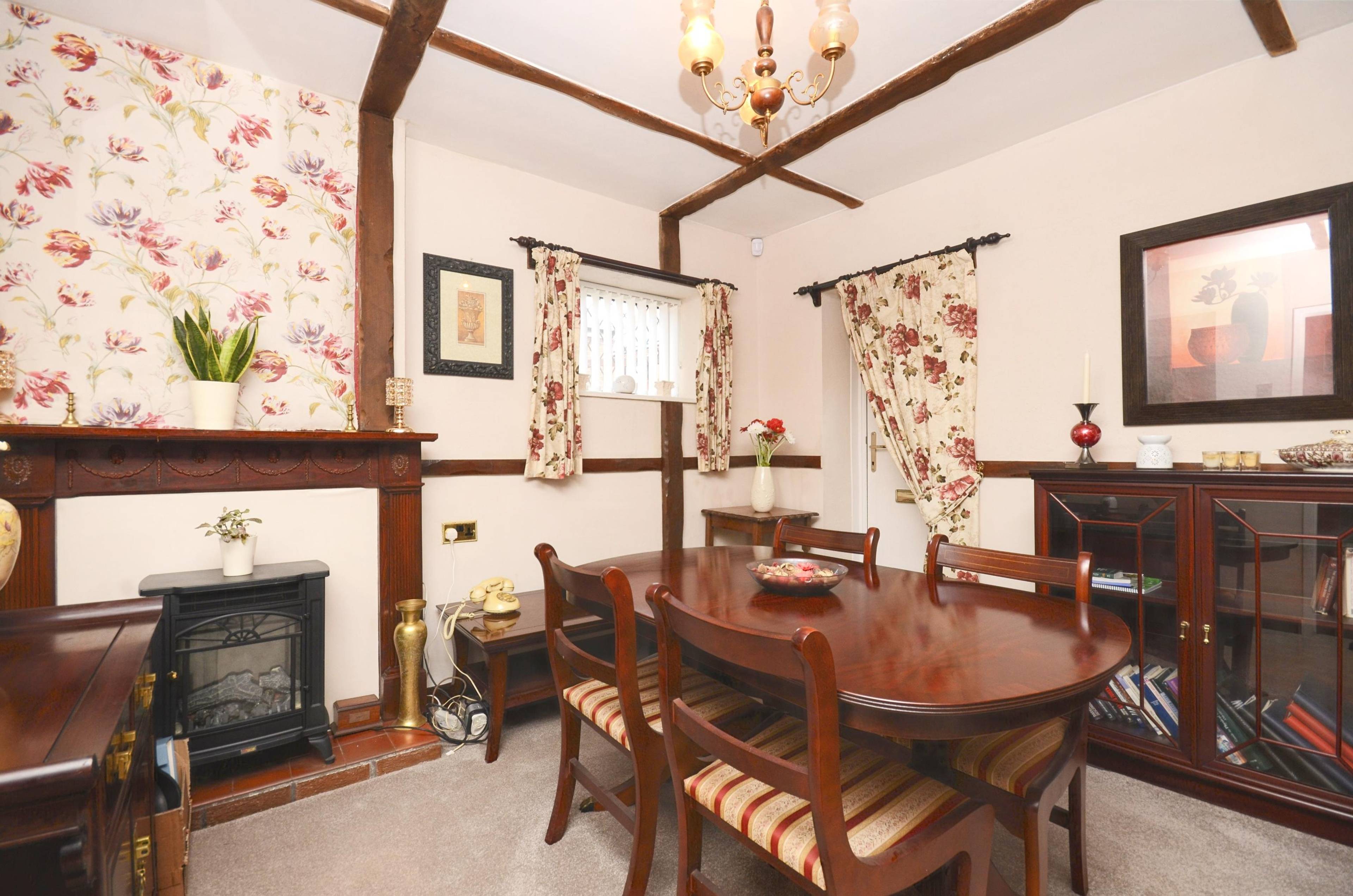 Lounge/Dining Room