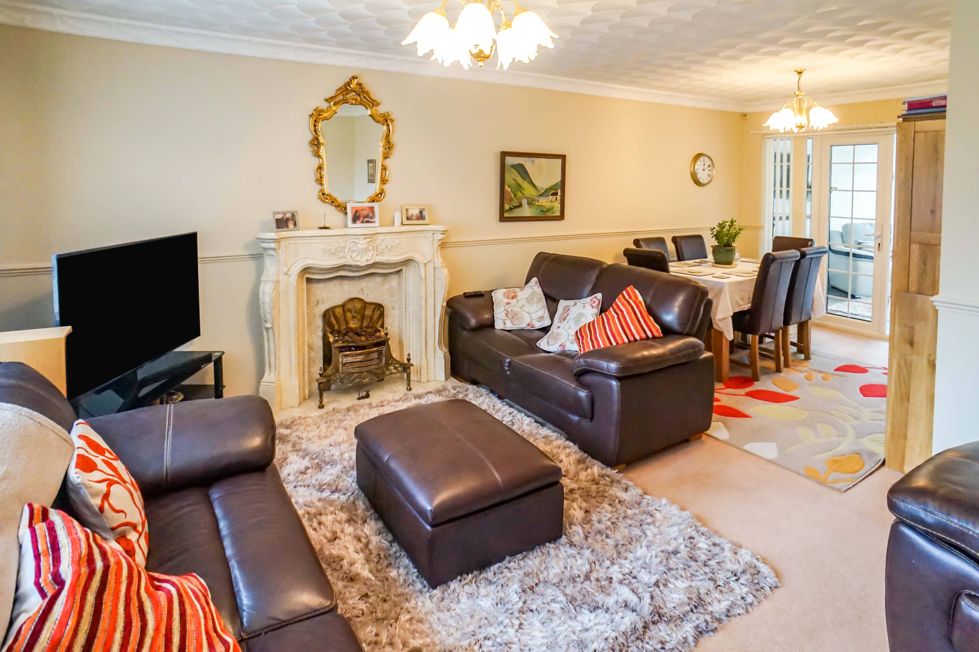 Lounge/Dining Room