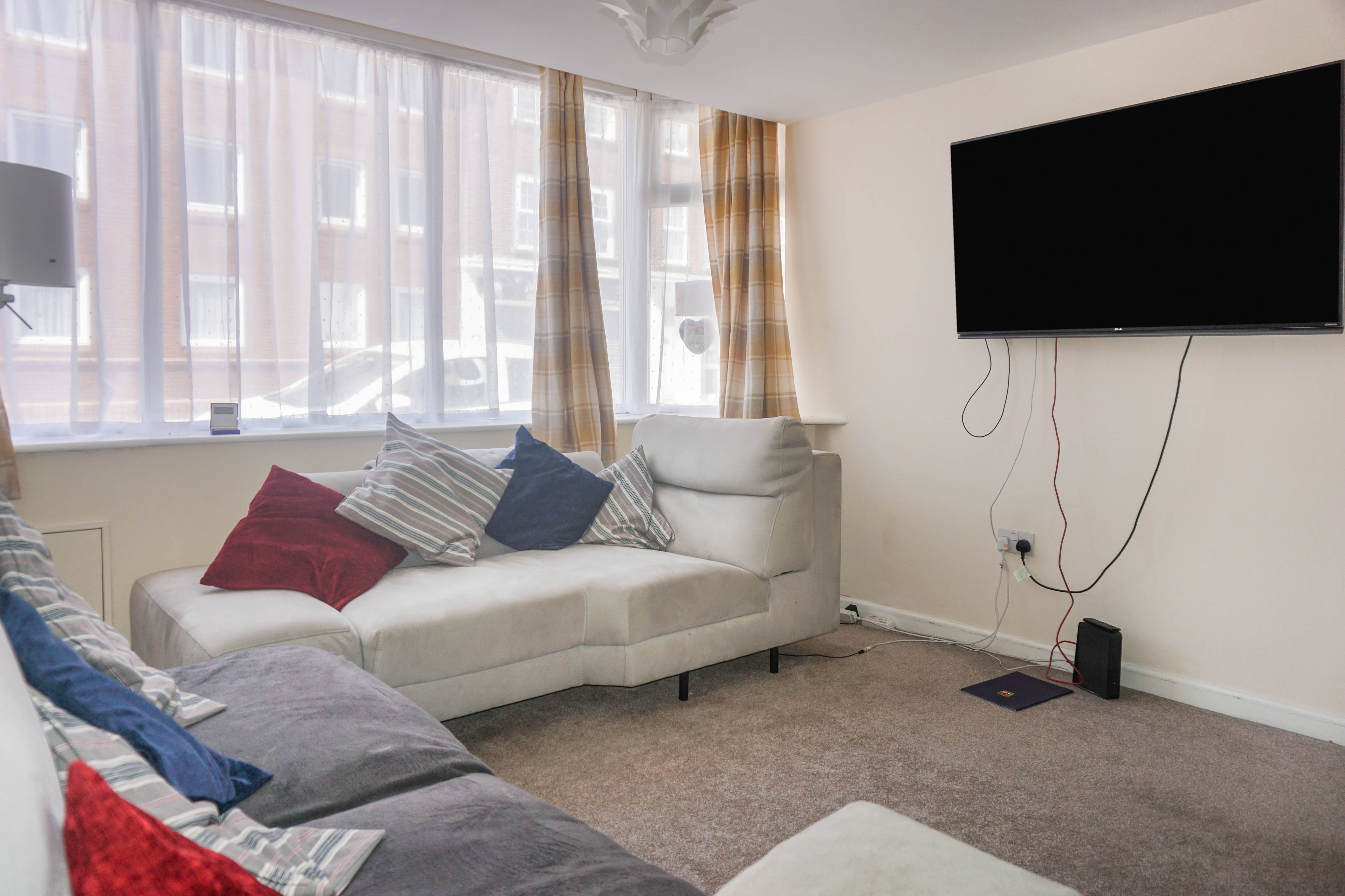 Lounge / Kitchen