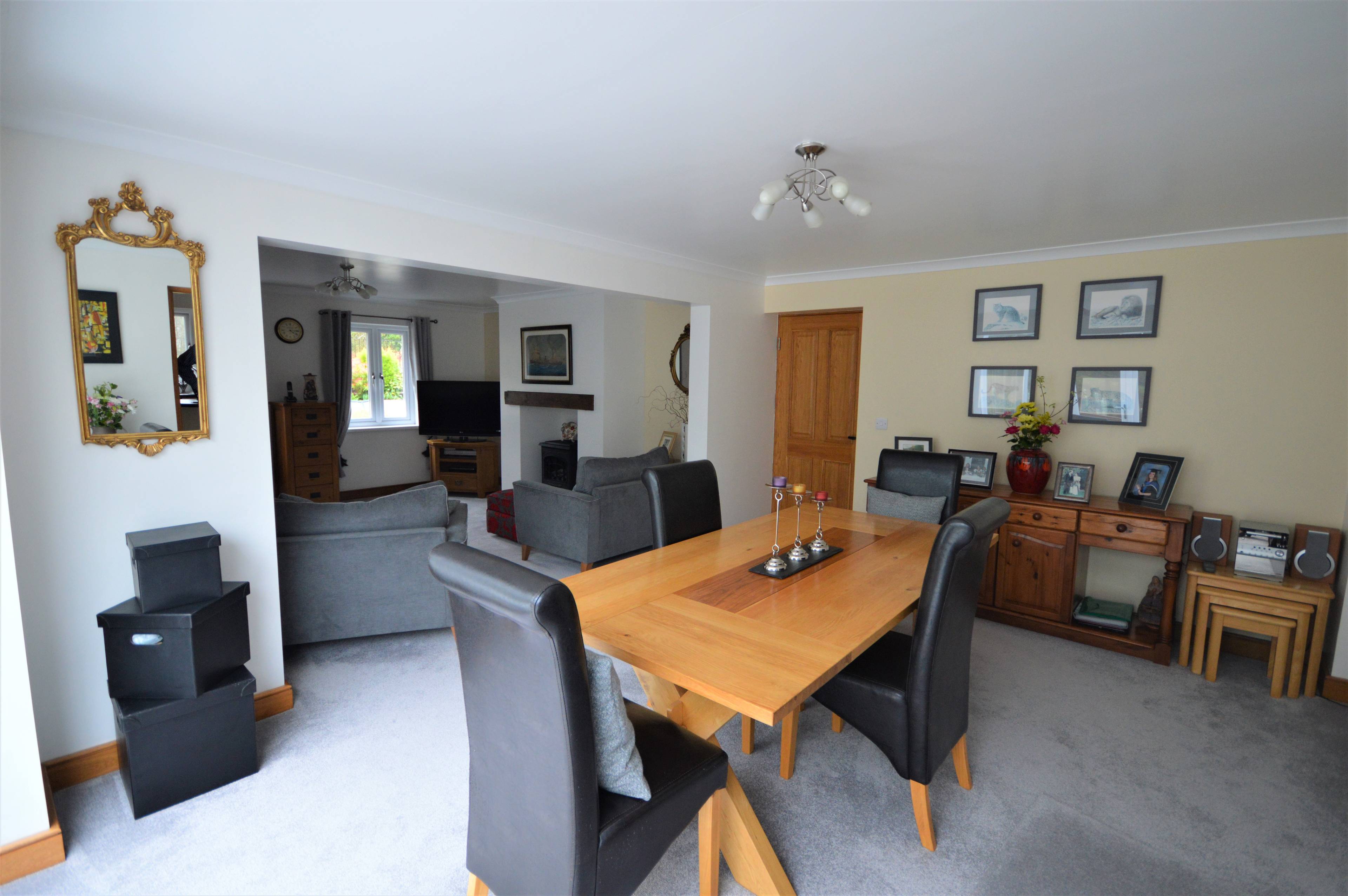 Lounge/Dining Room