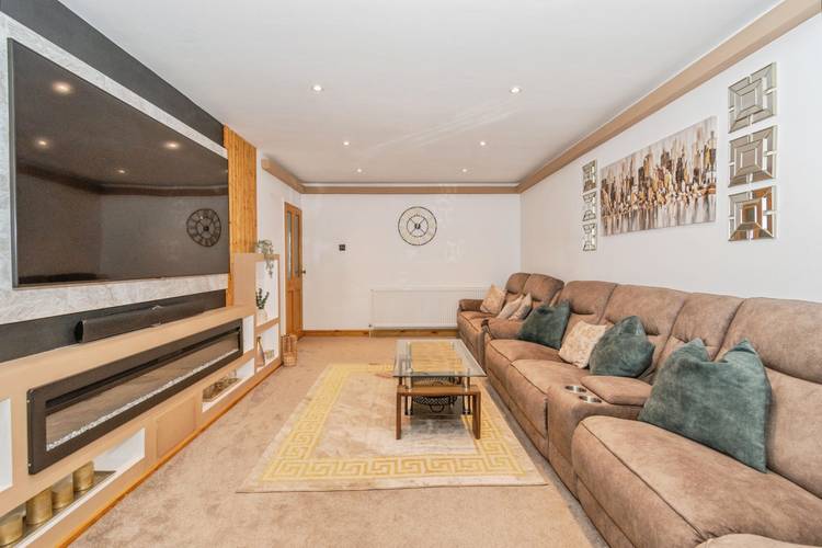5 bedroom semi-detached house