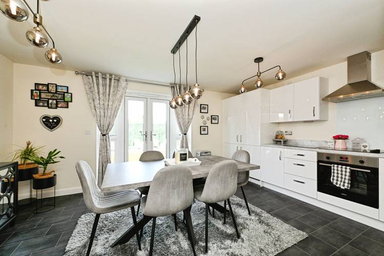 3 bedroom semi-detached house