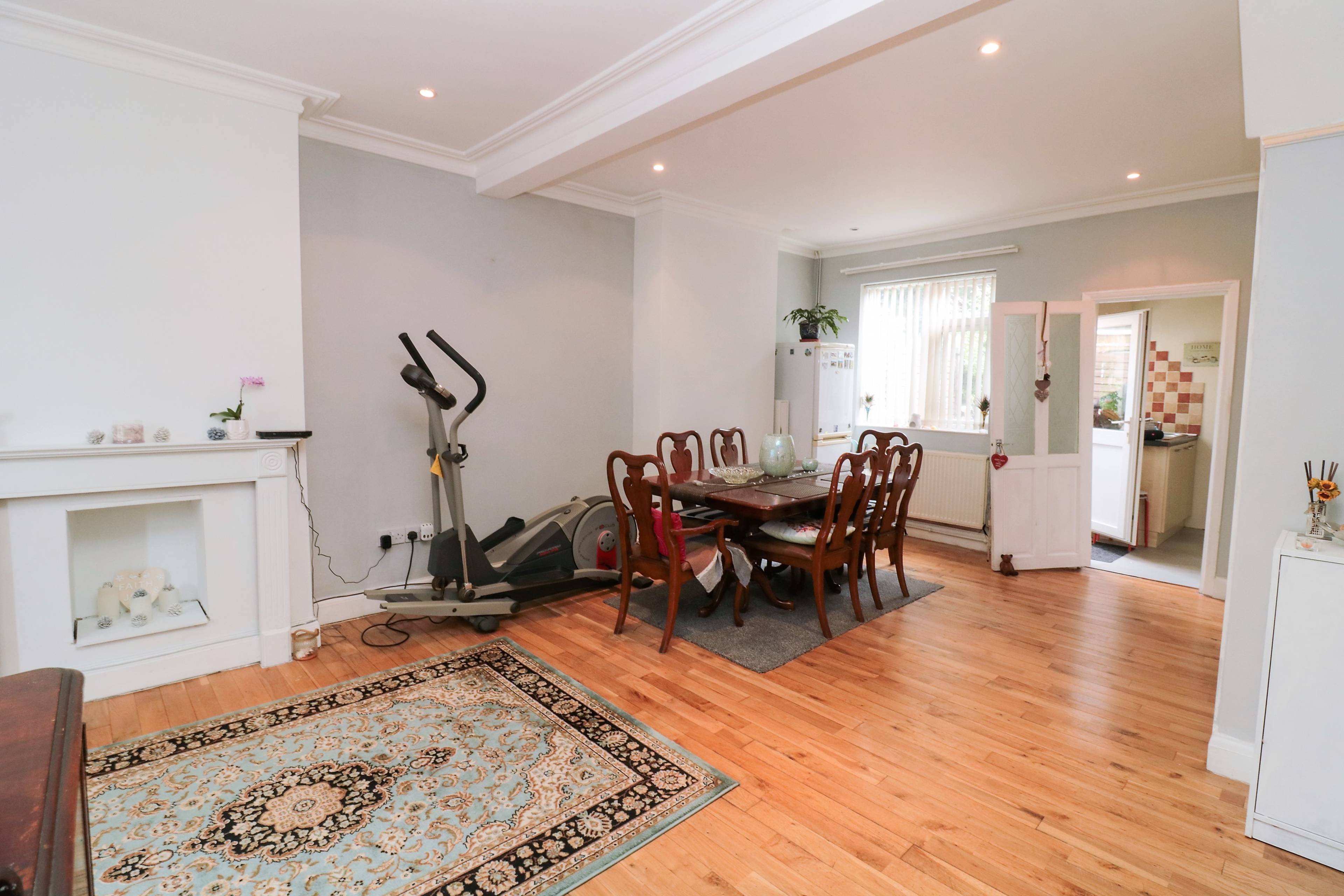 Lounge/Dining Room