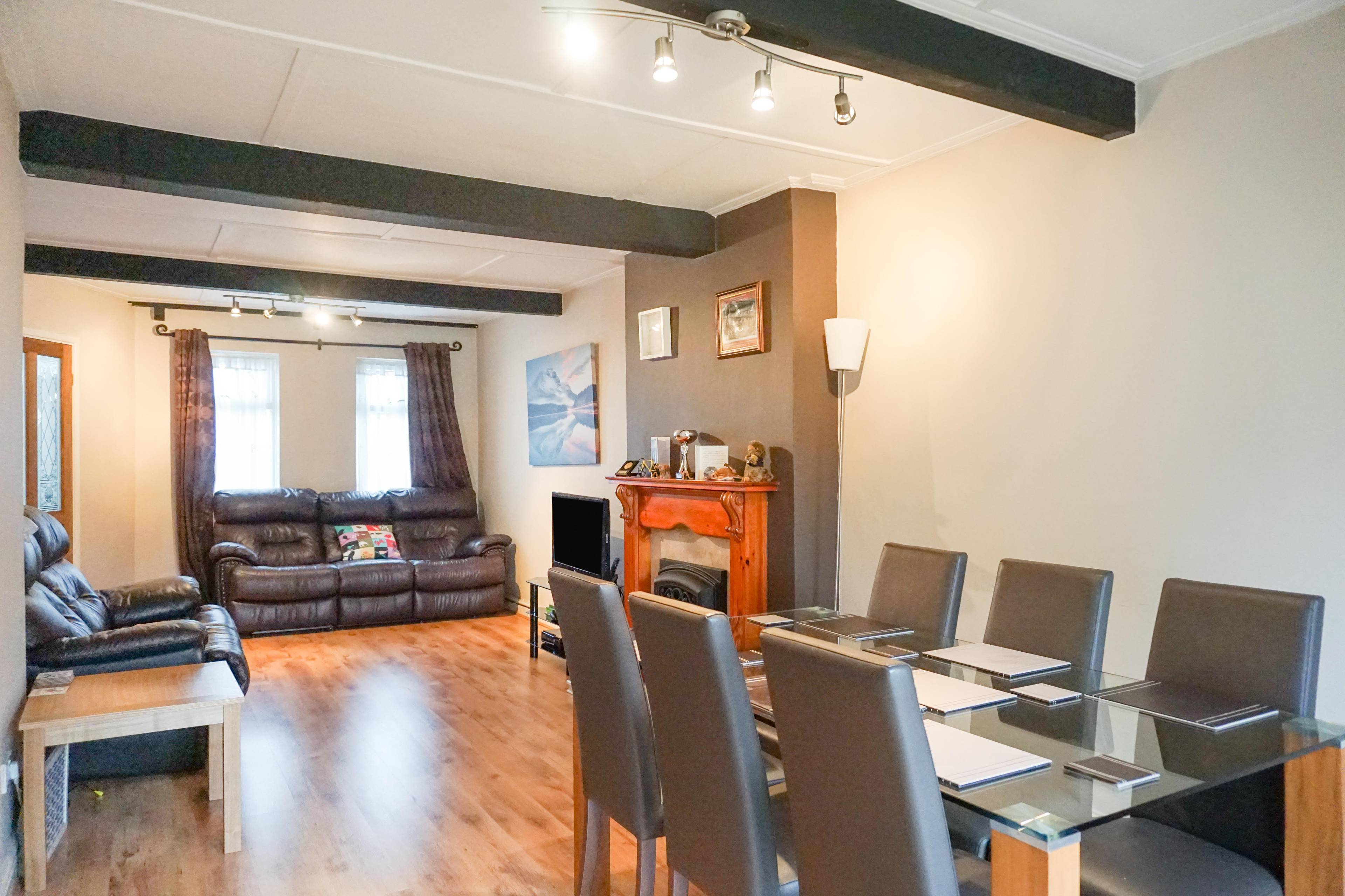 Lounge/Dining Room