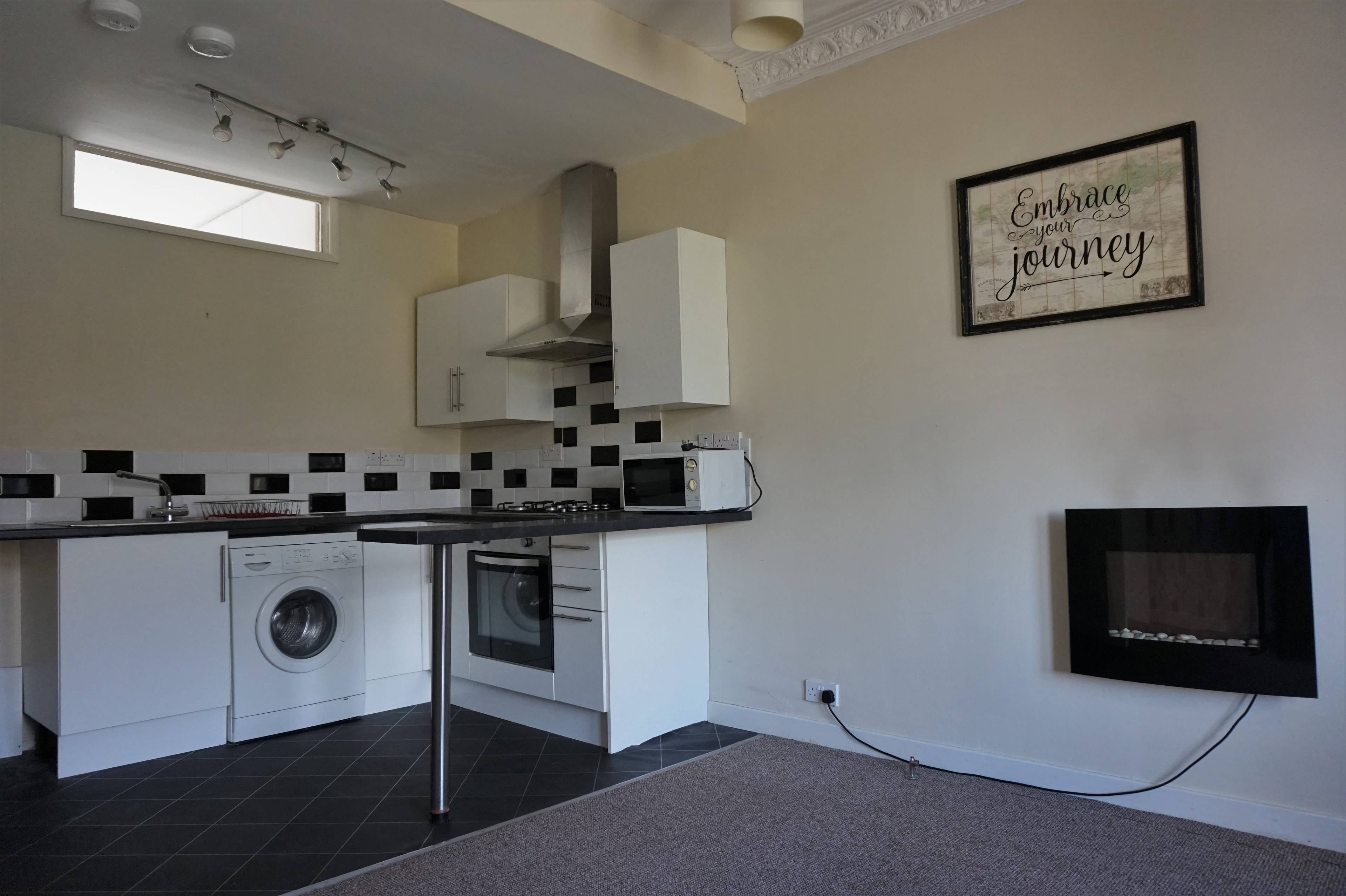 Lounge / Kitchen