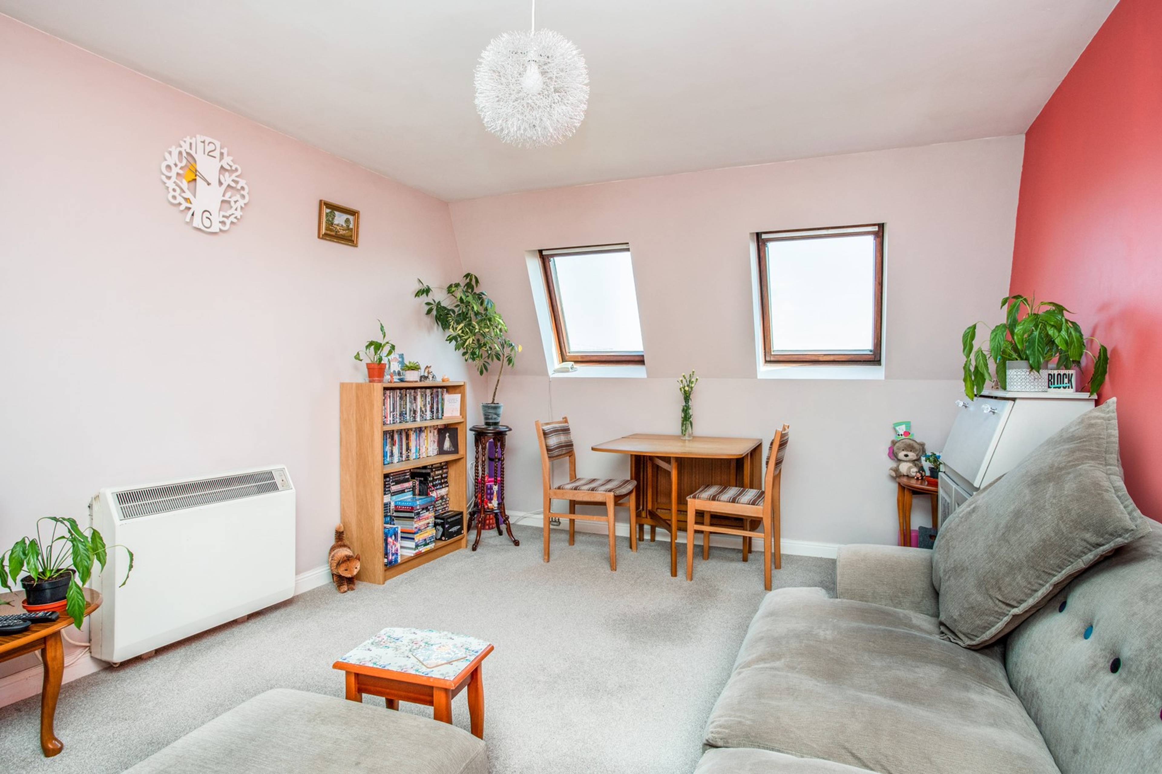 Lounge/Dining Room