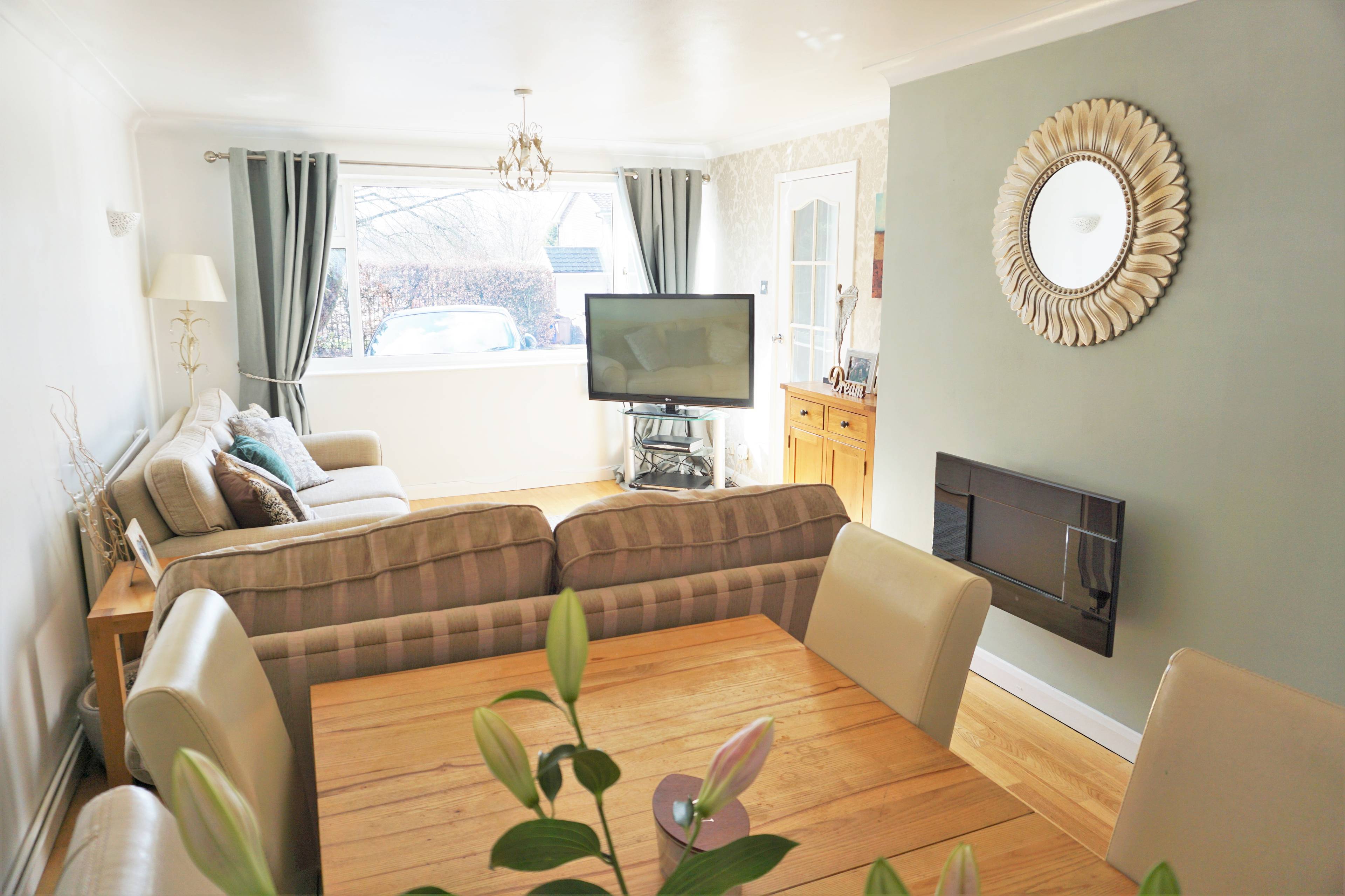 Lounge/Dining Room