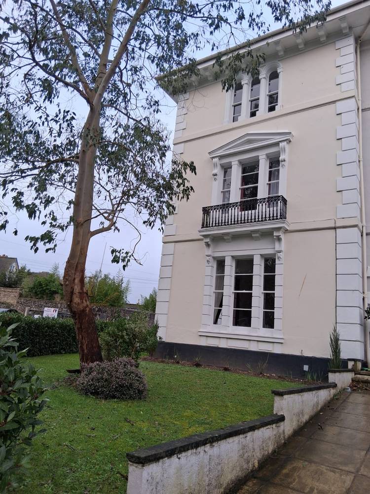 5 bedroom semi-detached house