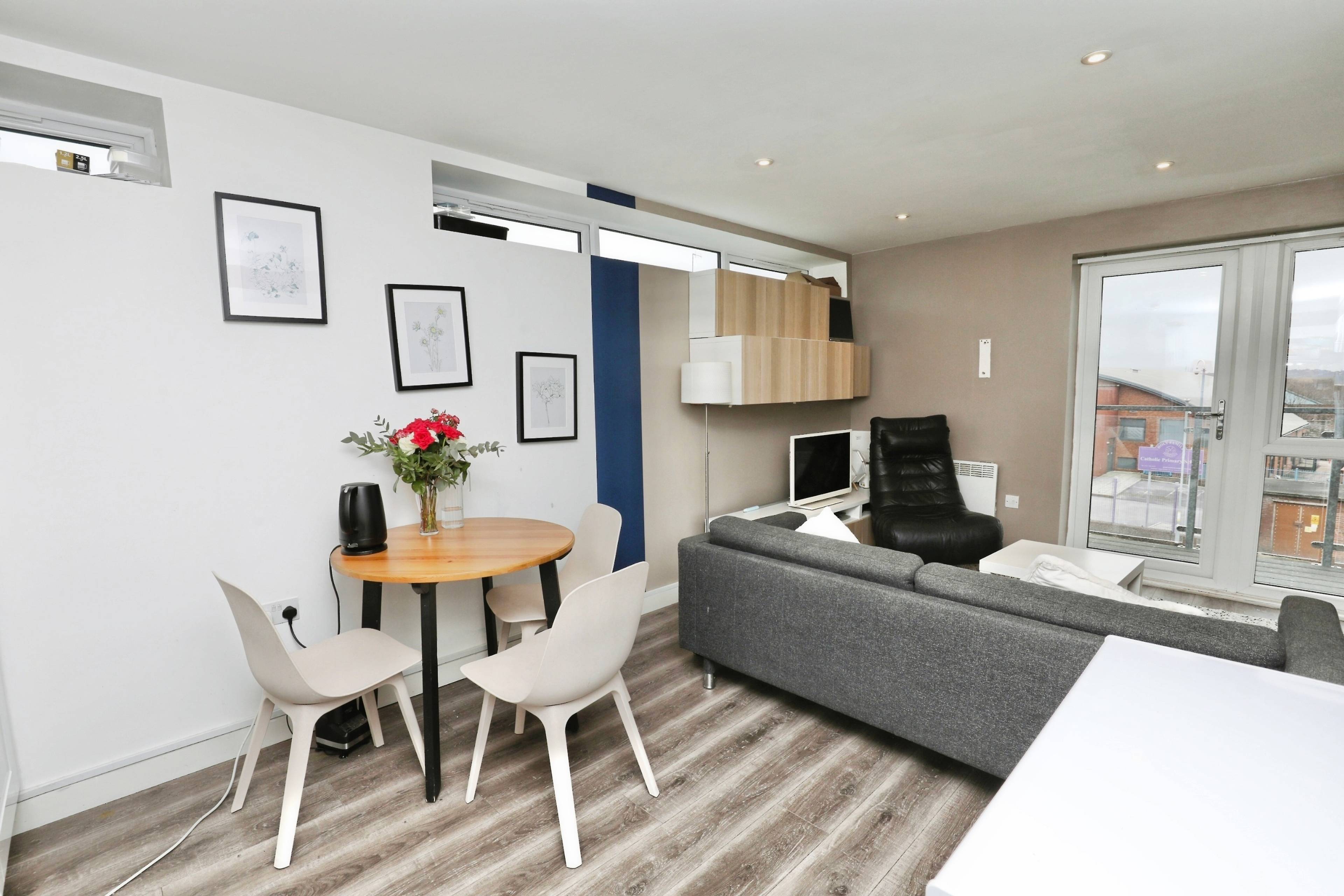 Lounge/Dining Room