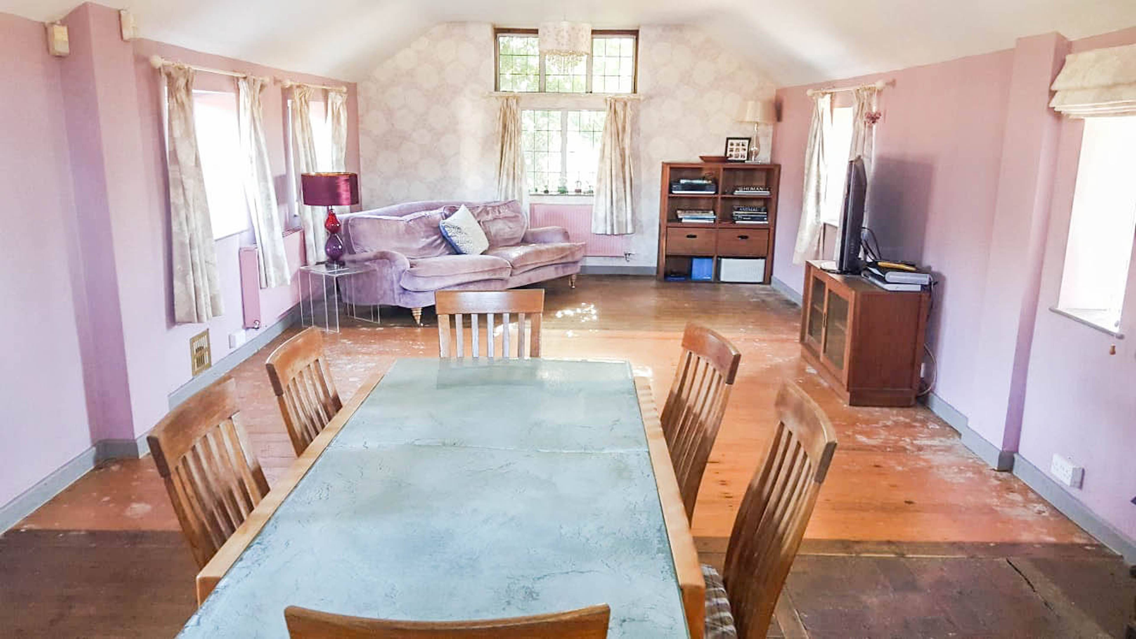 Lounge/Dining Room