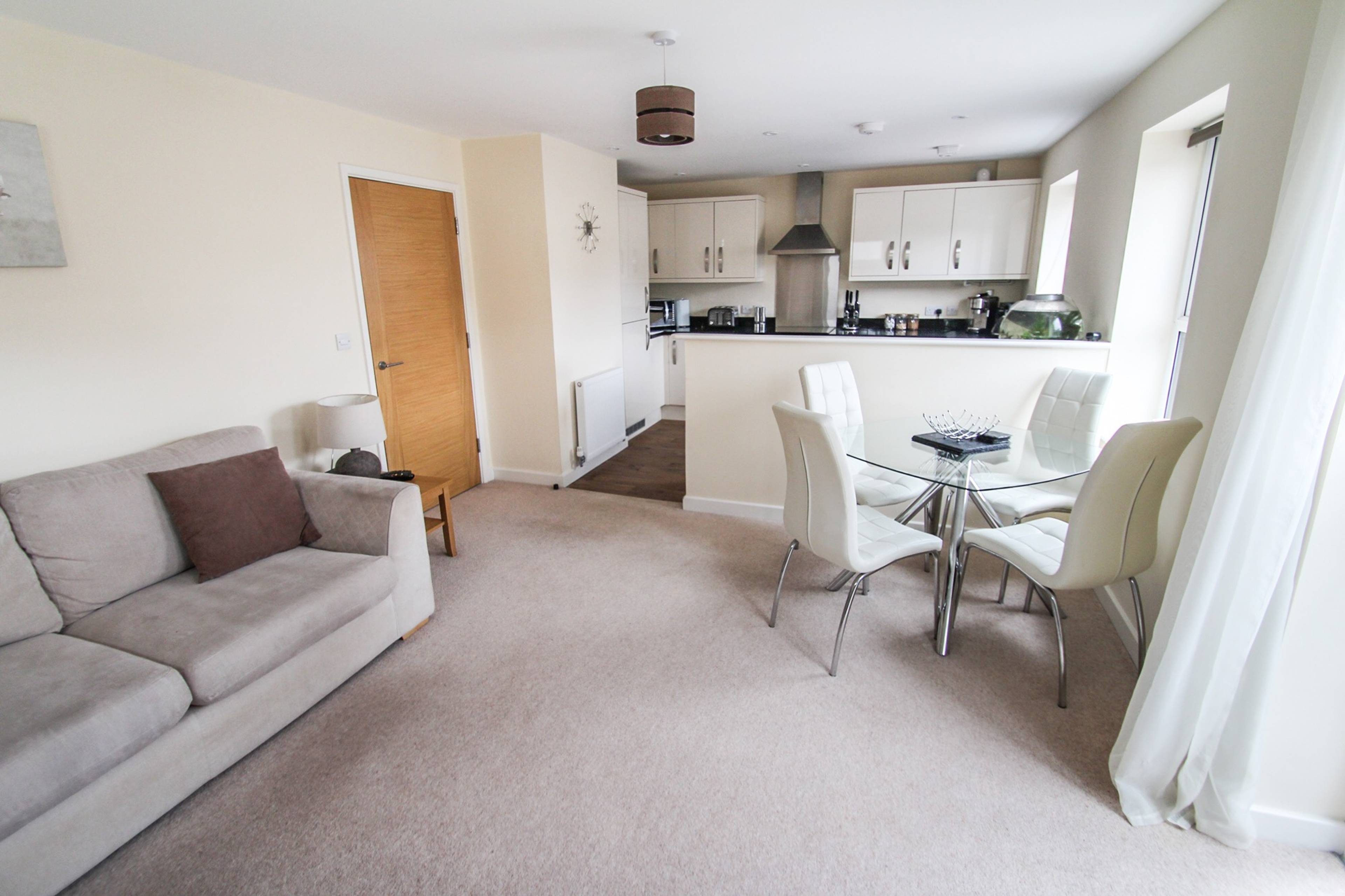 Lounge/Dining Room