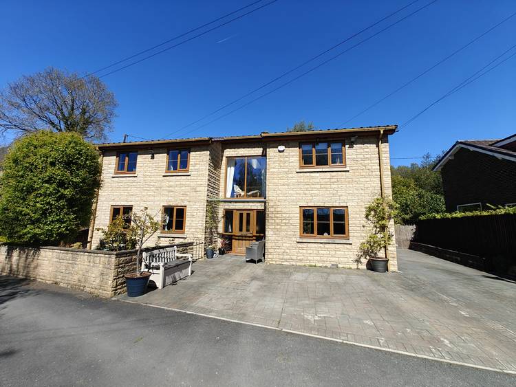4 bedroom detached house