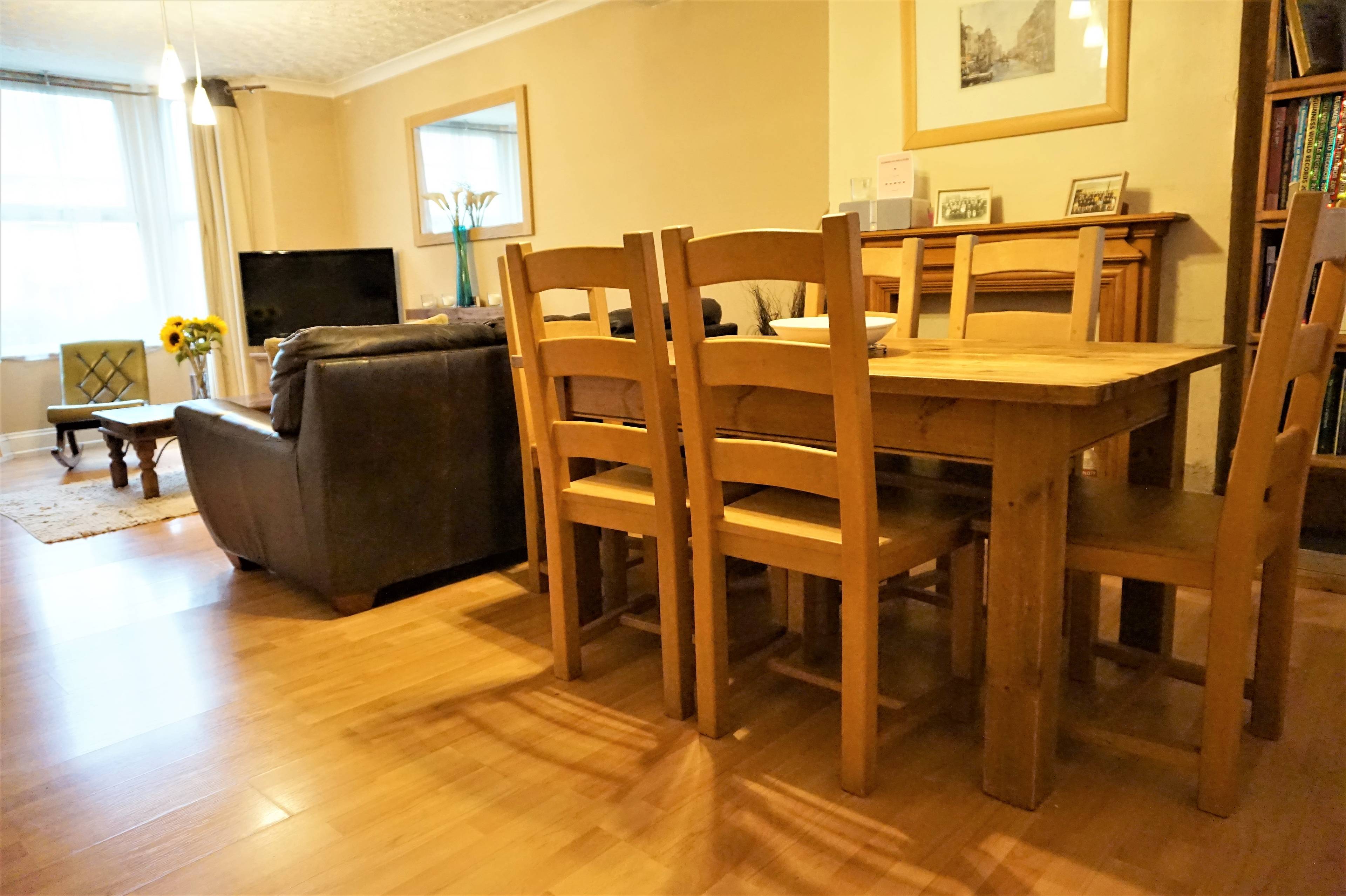 Lounge/Dining Room
