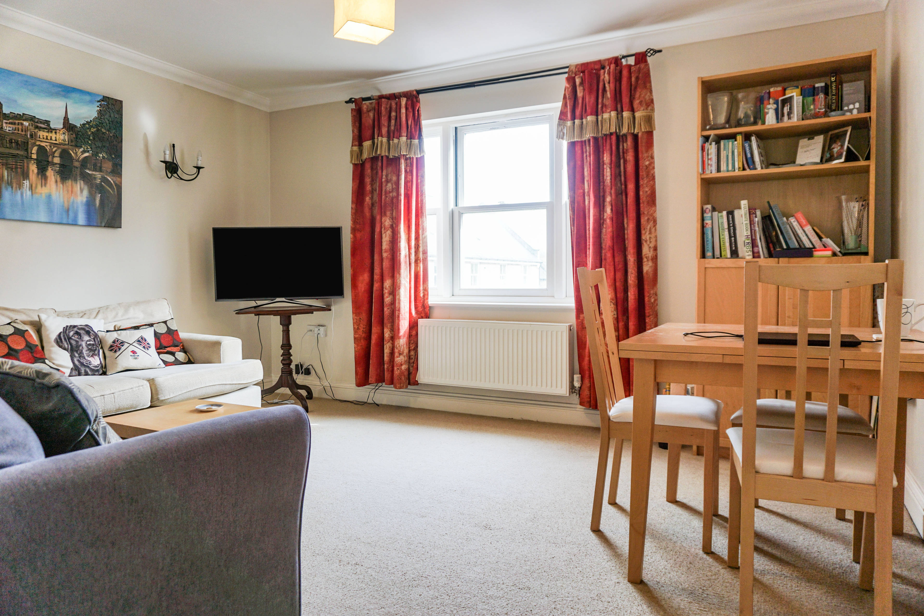 Lounge/Dining Room