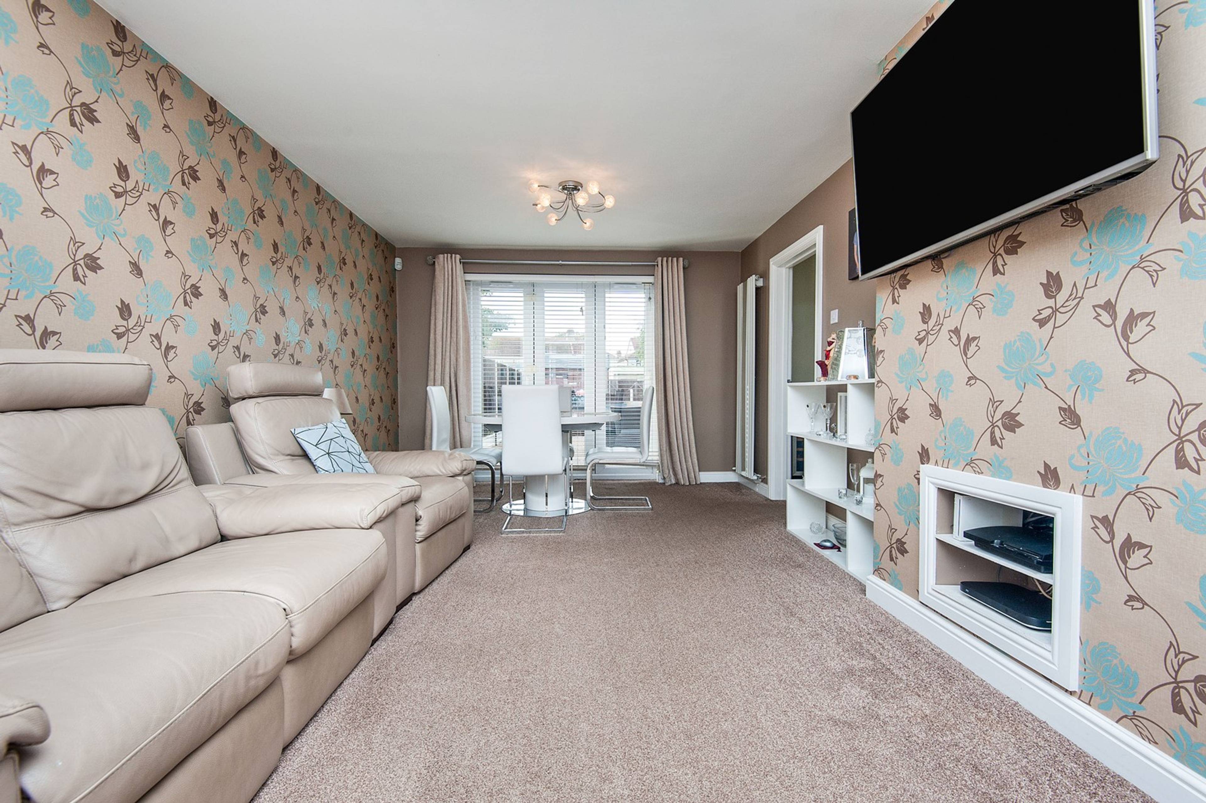 Lounge/Dining Room