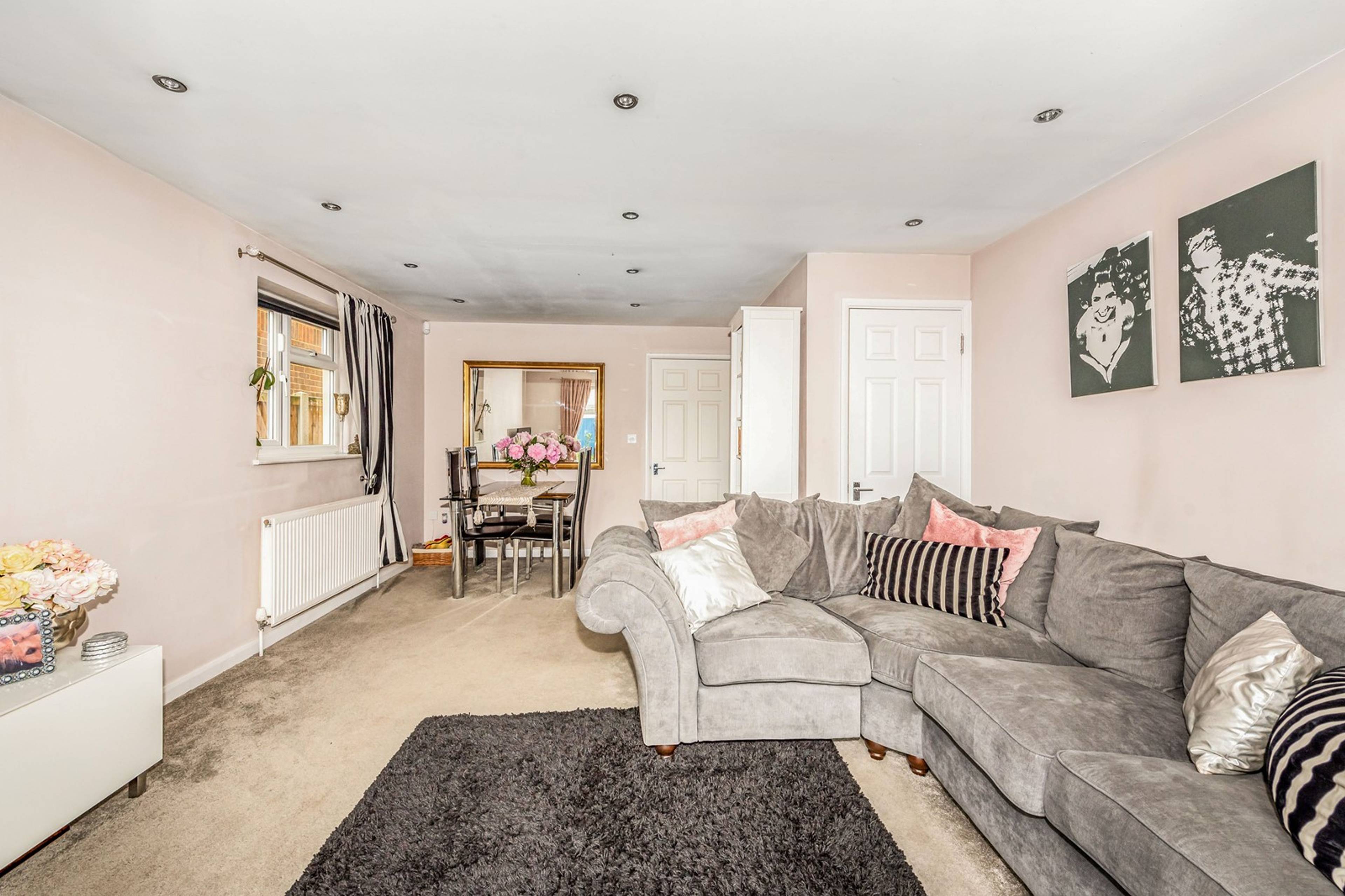 Lounge/Dining Room