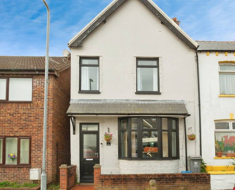 3 bedroom end of terrace house