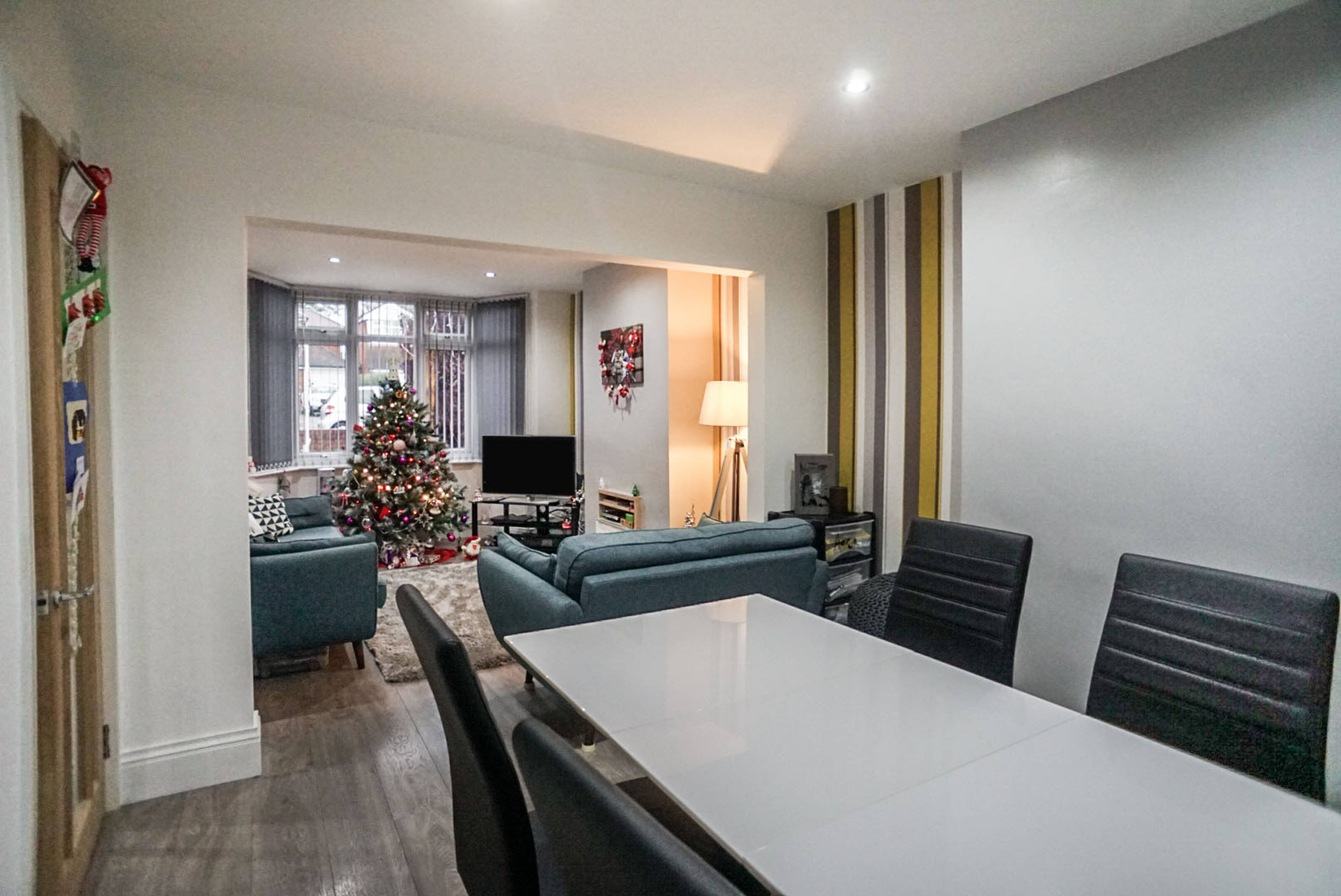 Lounge/Dining Room