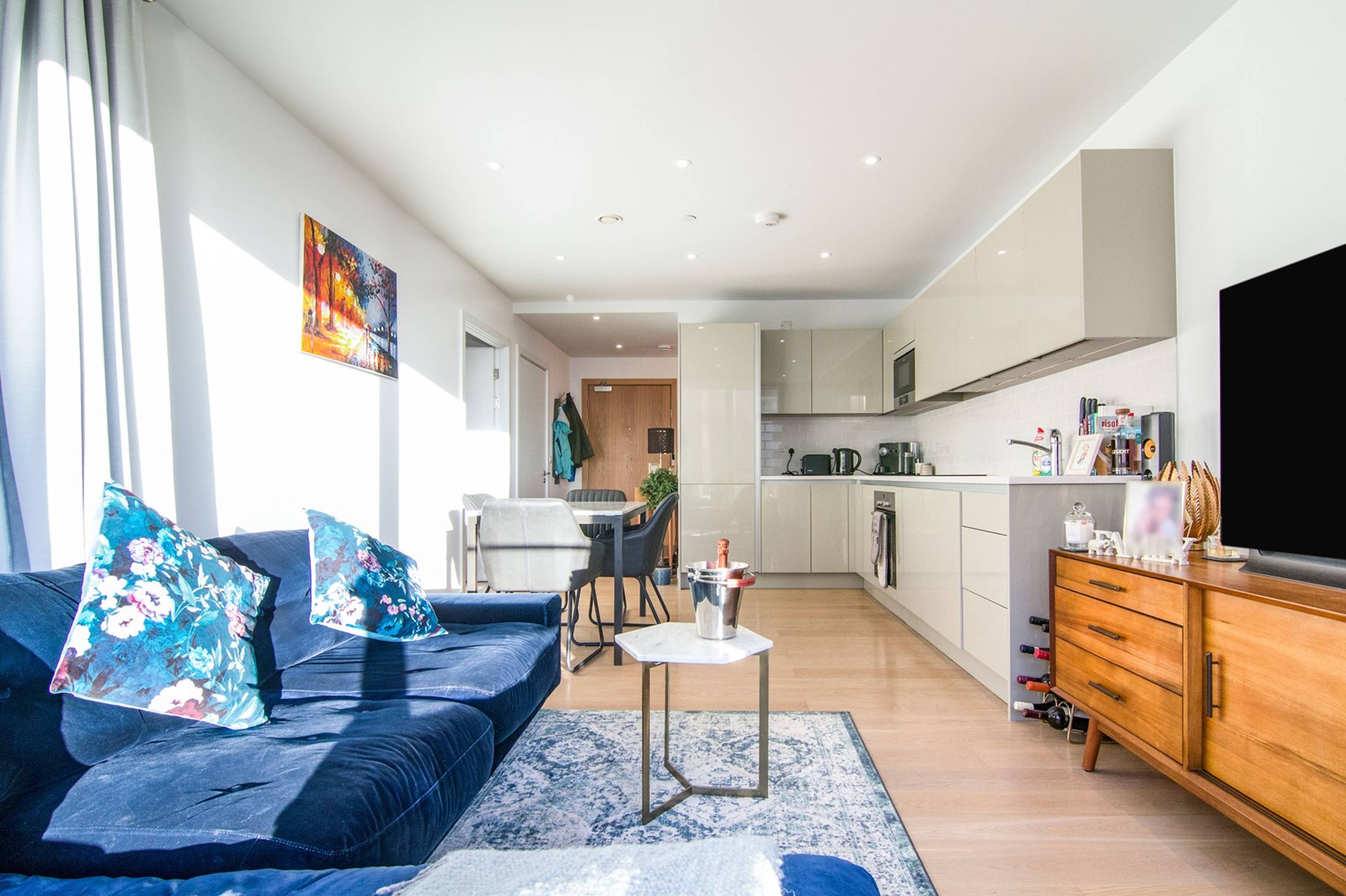 Lounge / Kitchen