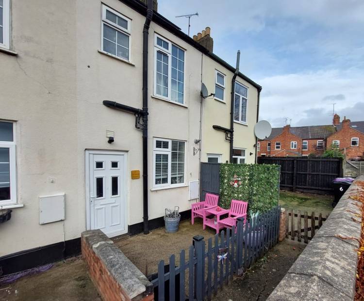 2 bedroom terraced house