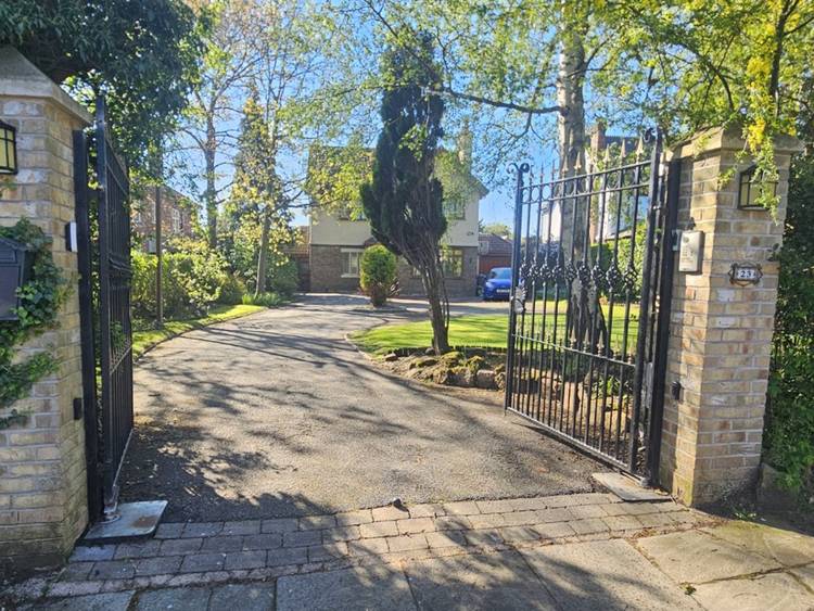 4 bedroom detached house