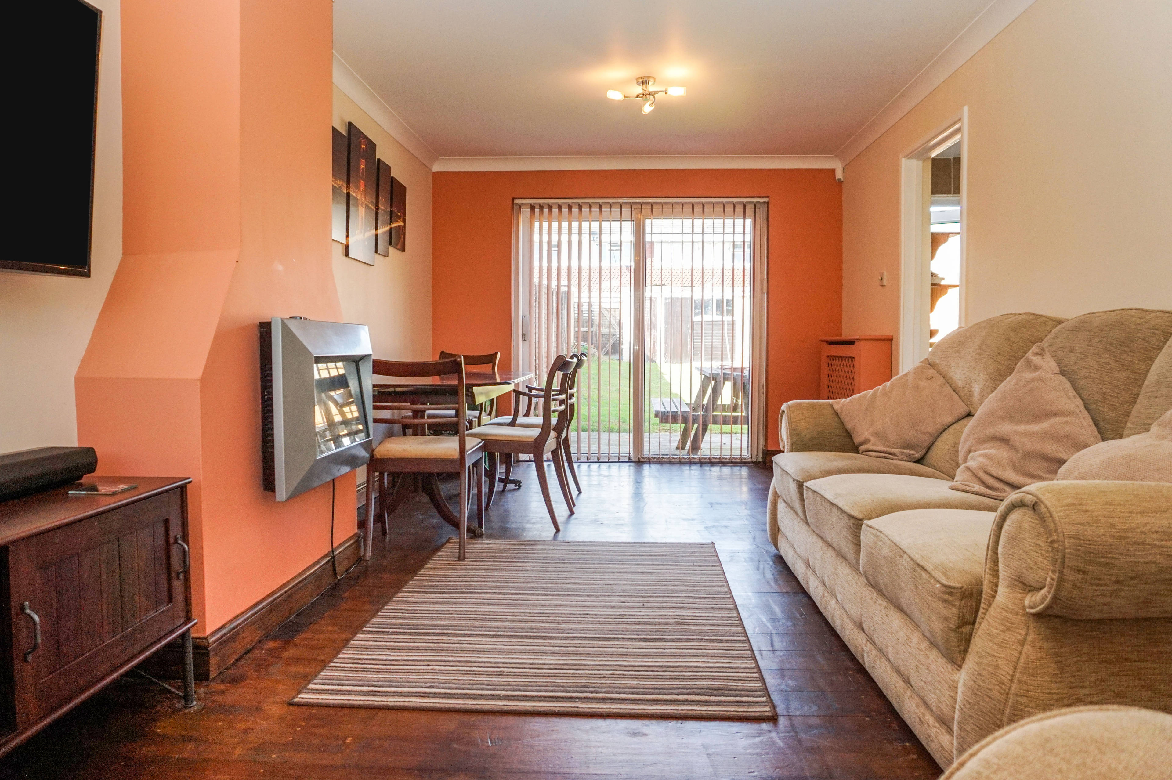 Lounge/Dining Room