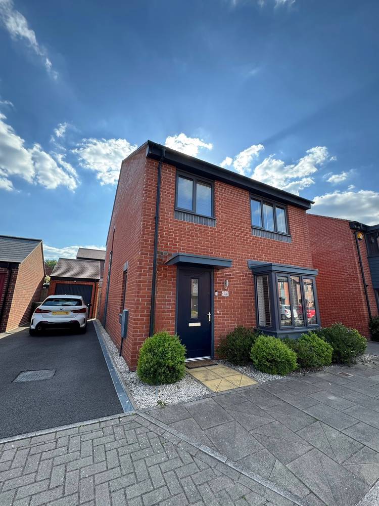 4 bedroom detached house