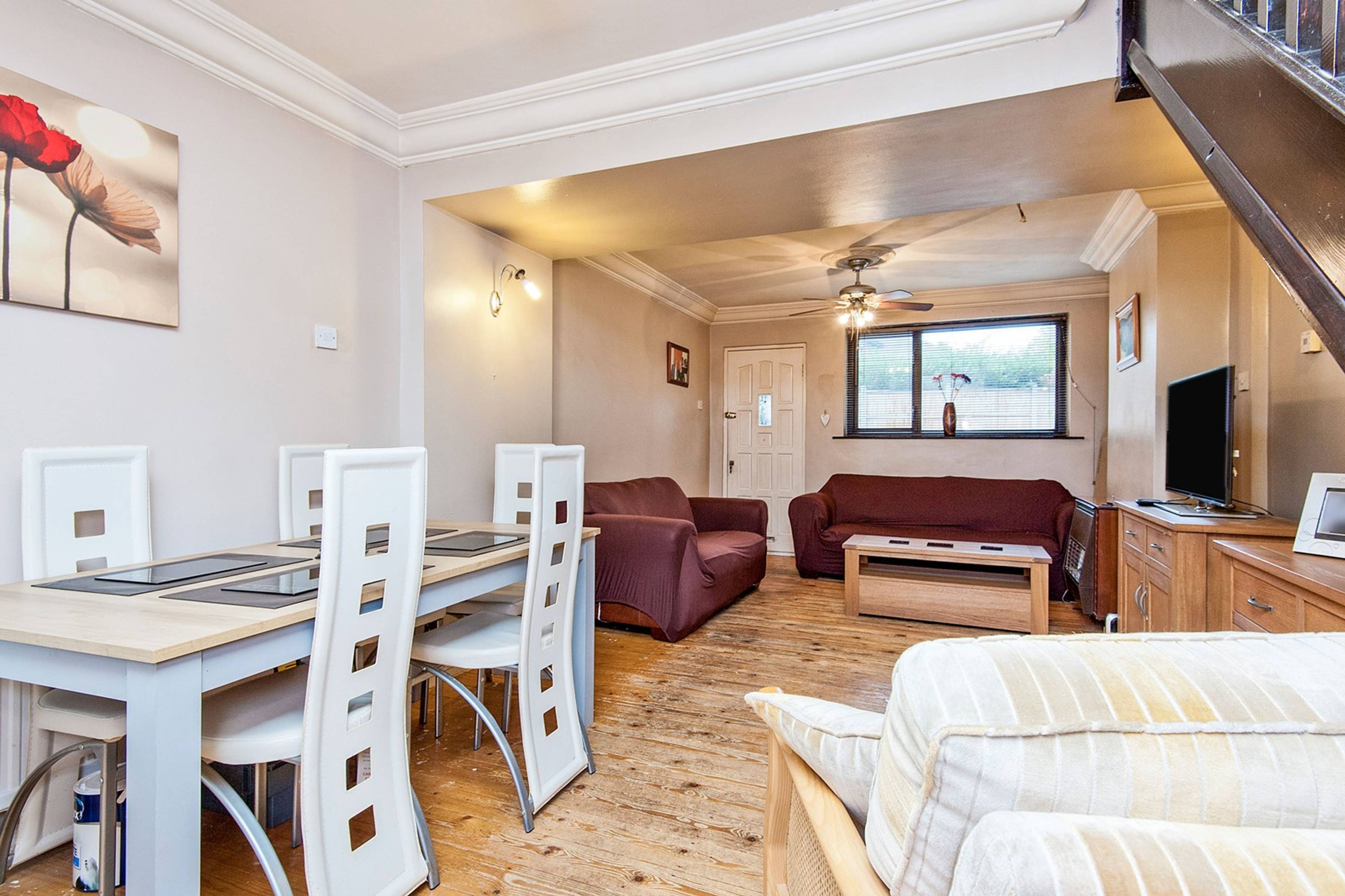 Lounge/Dining Room