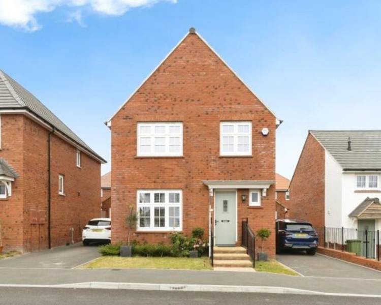 3 bedroom detached house