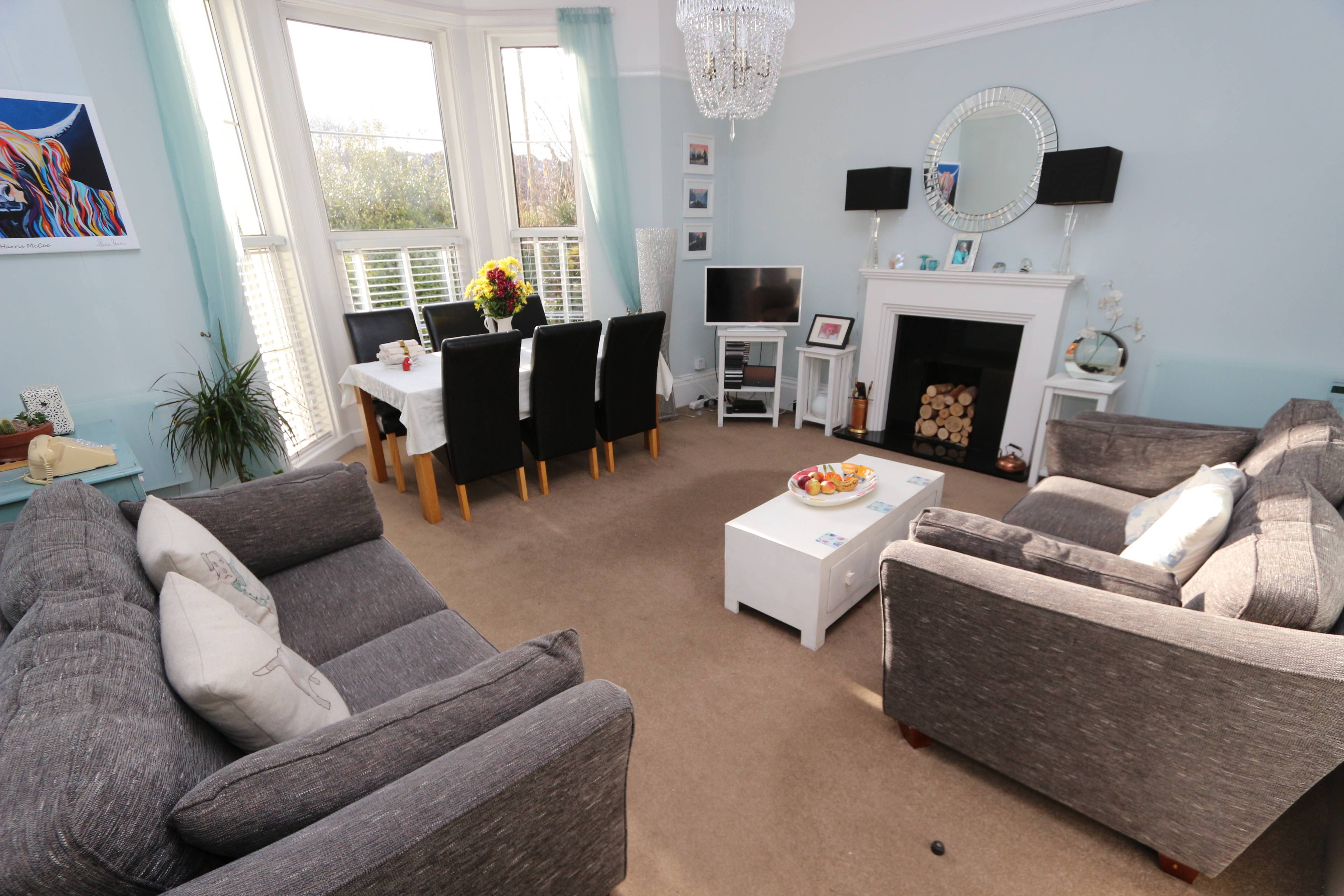 Lounge/Dining Room