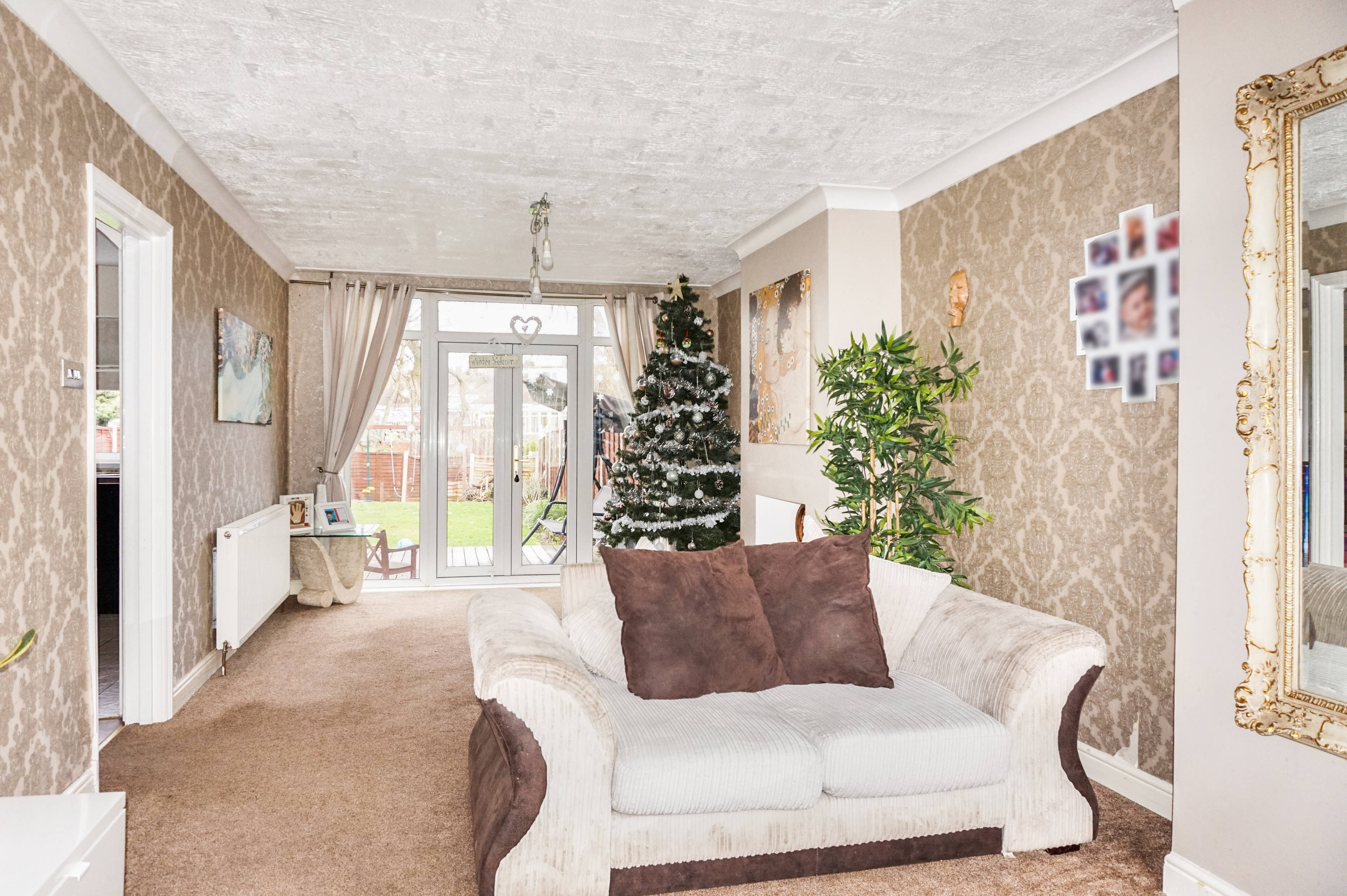 Lounge/Dining Room