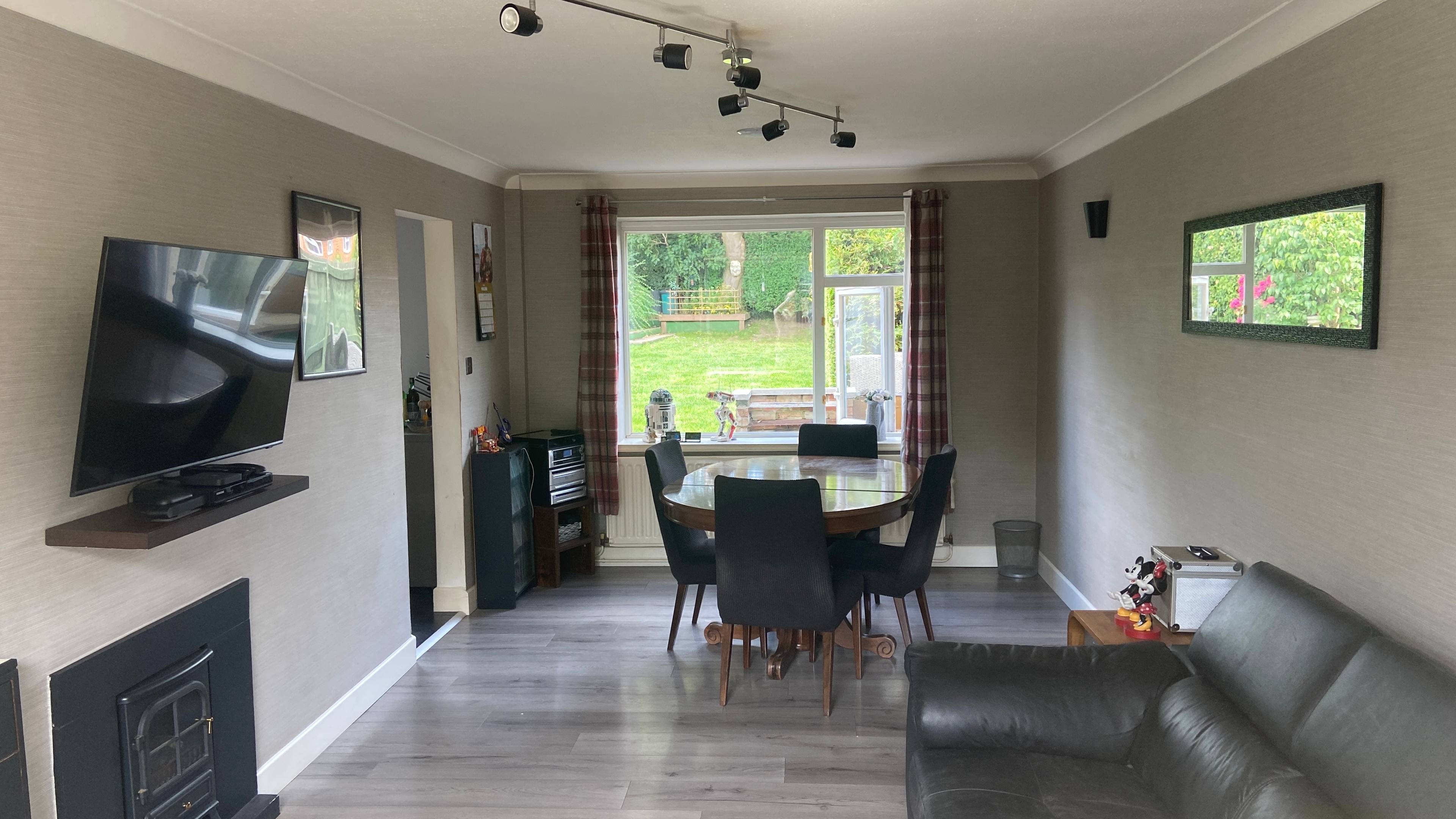 Lounge/Dining Room