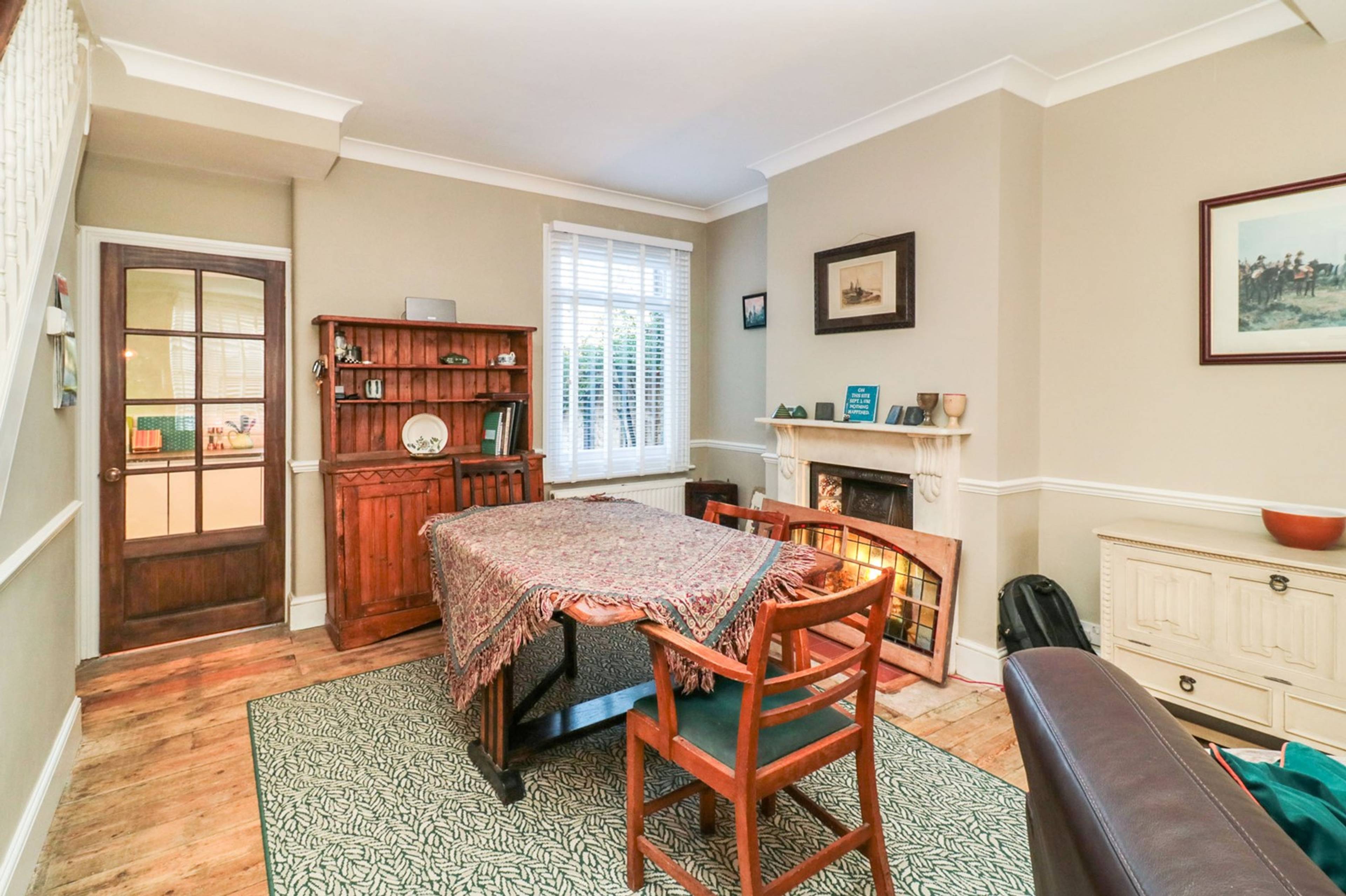 Lounge/Dining Room