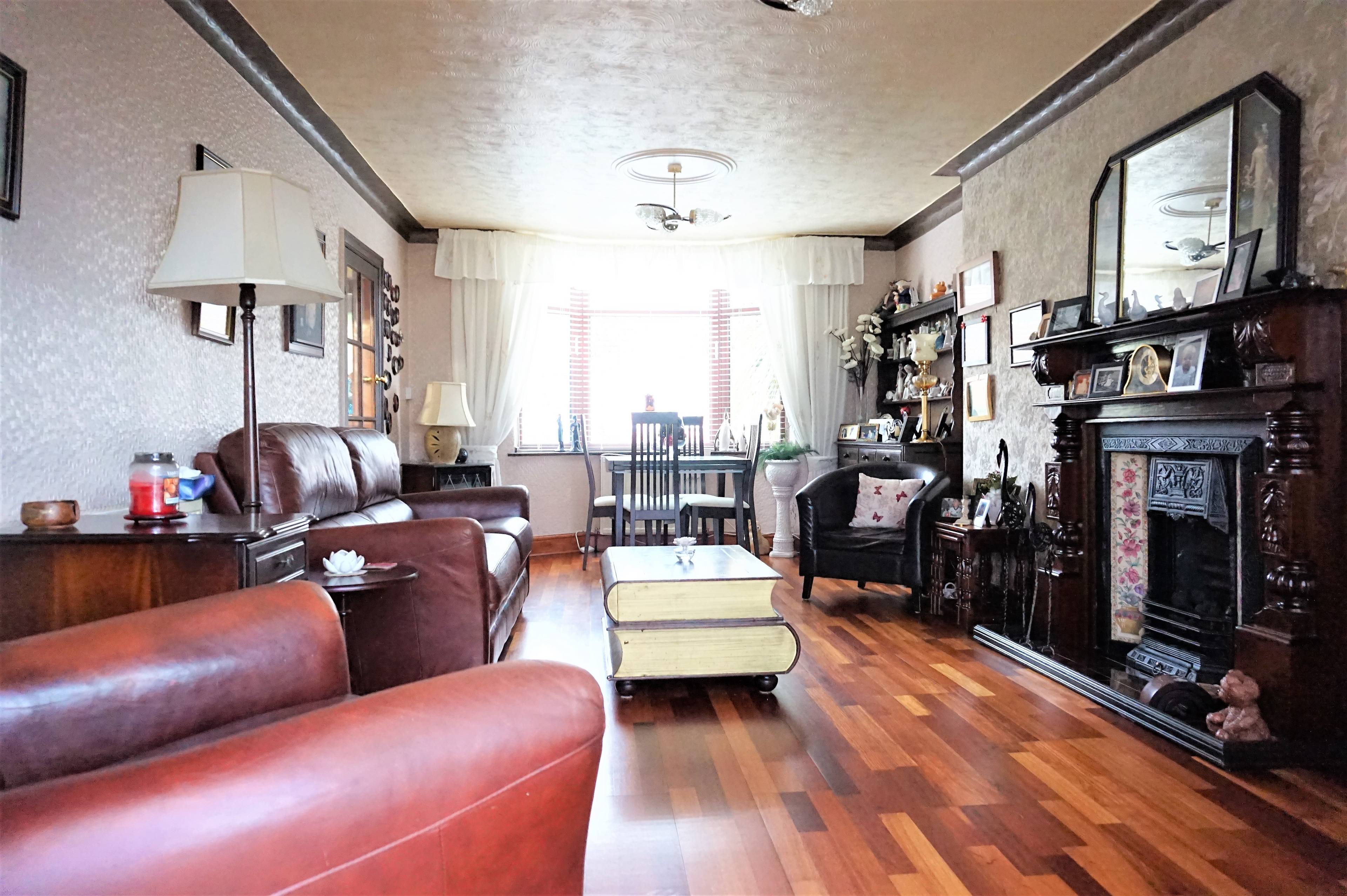 Lounge/Dining Room