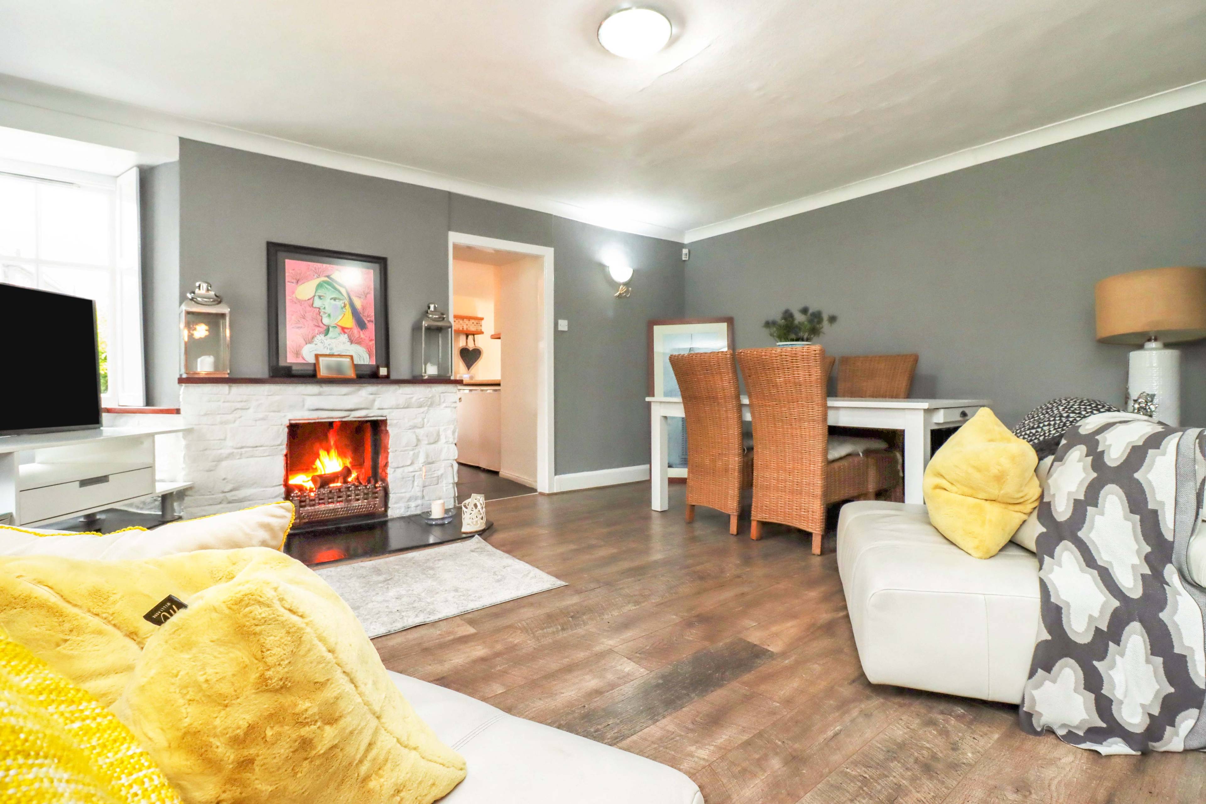 Lounge/Dining Room