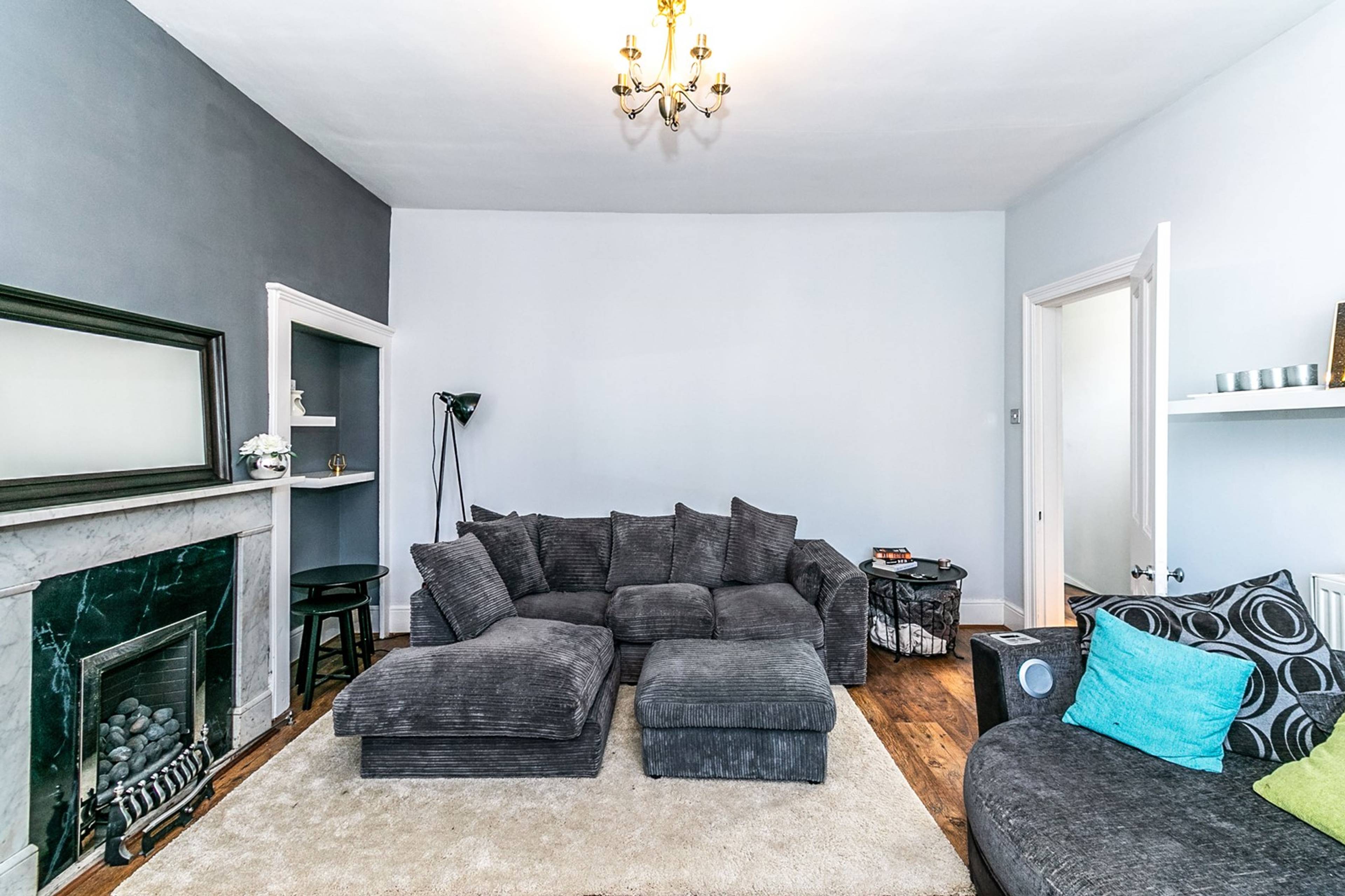 Lounge/Dining Room