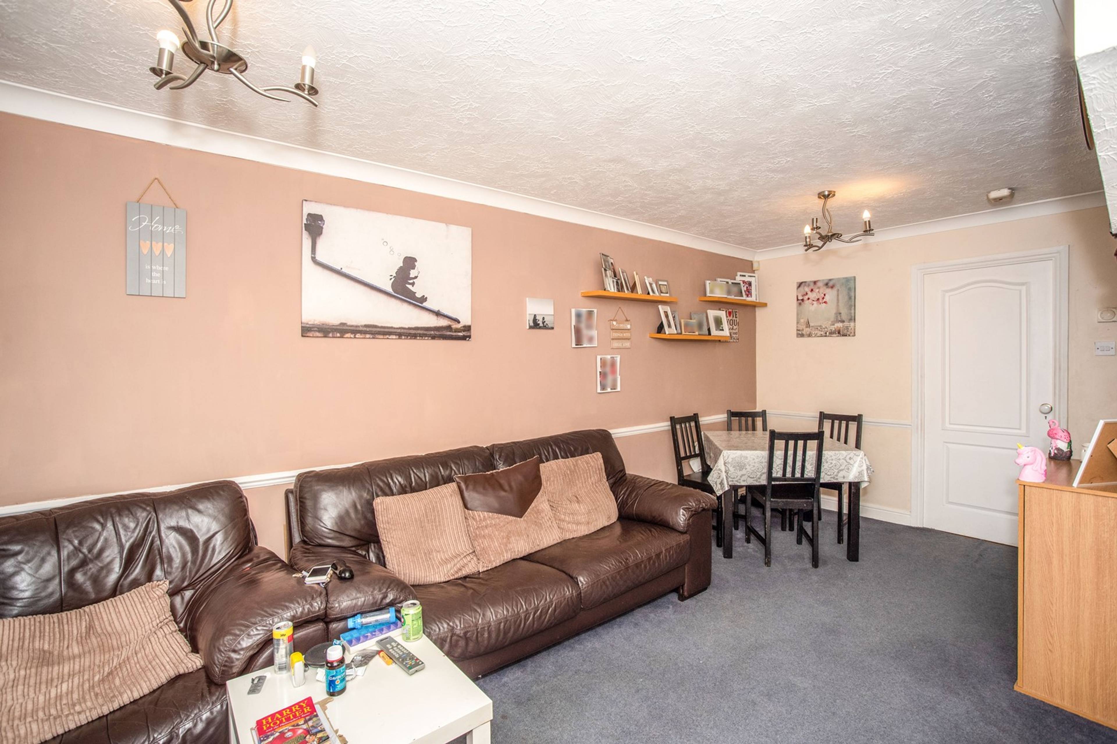 Lounge/Dining Room
