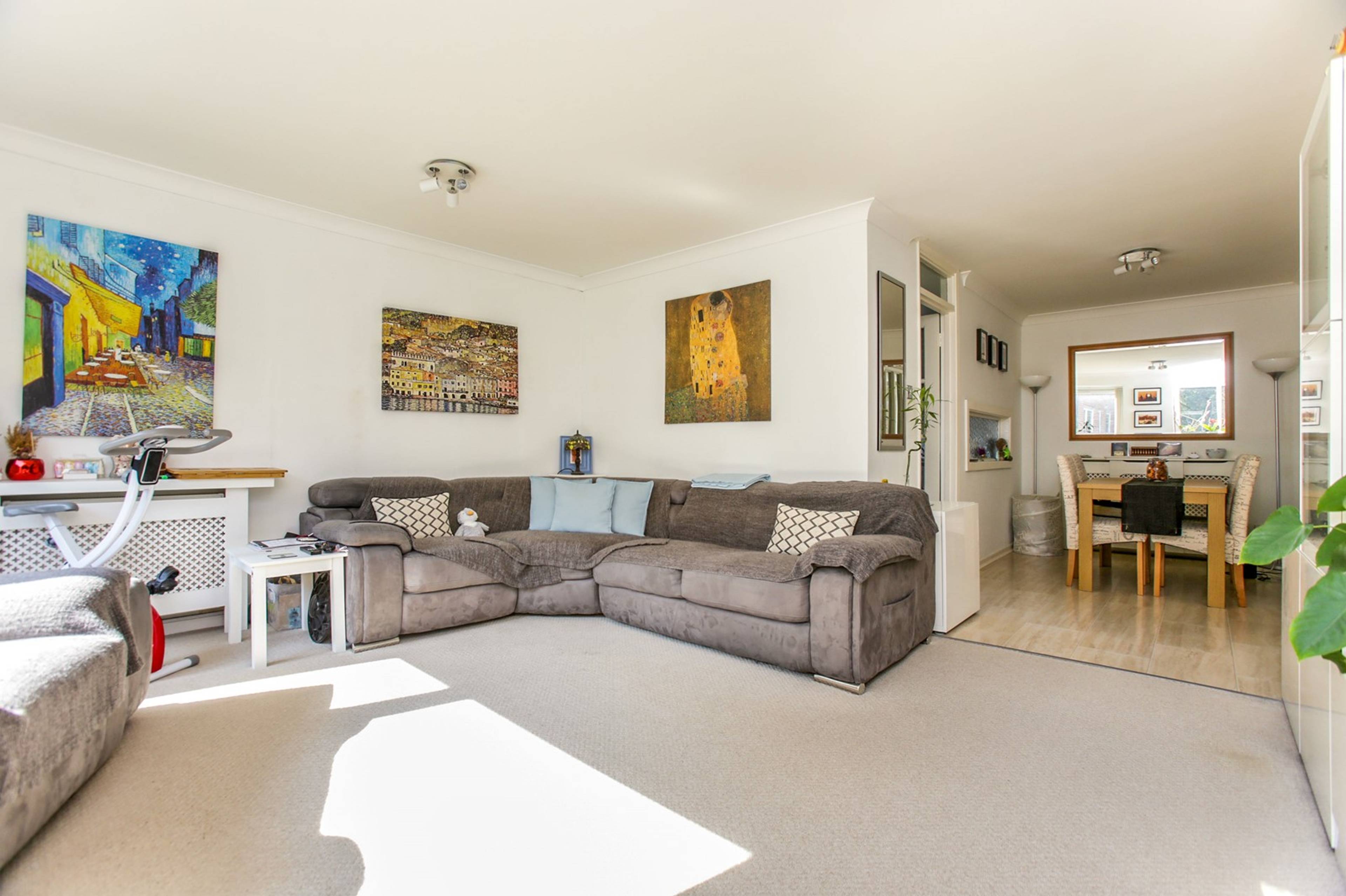 Lounge/Dining Room