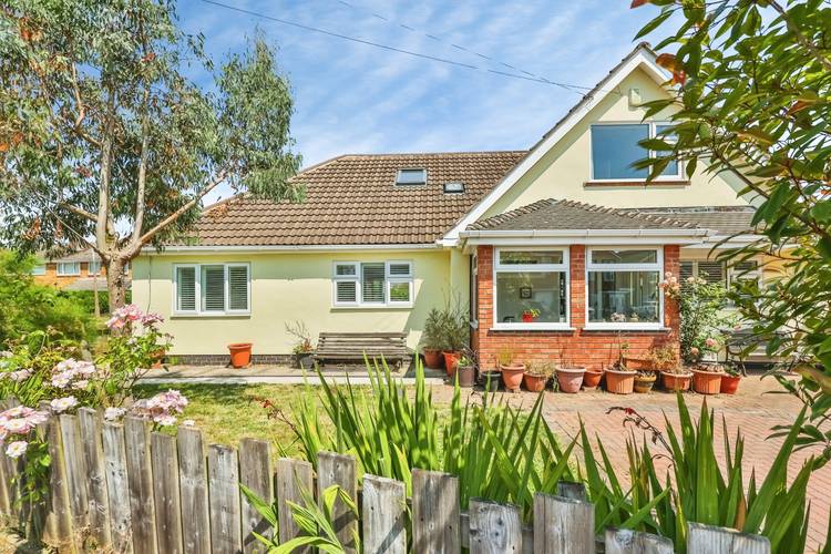 4 bedroom detached bungalow