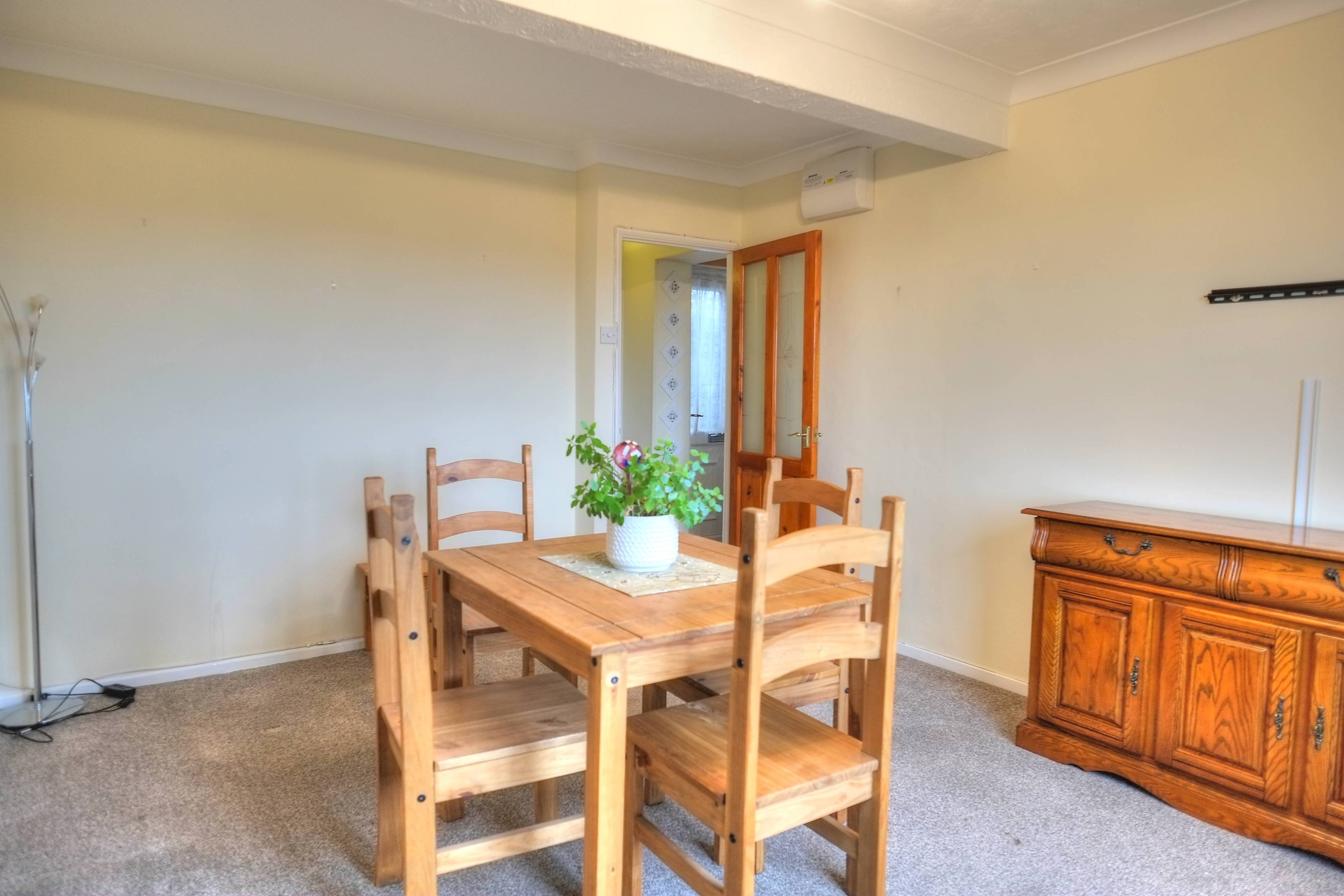 Bed 3 / Dining Room