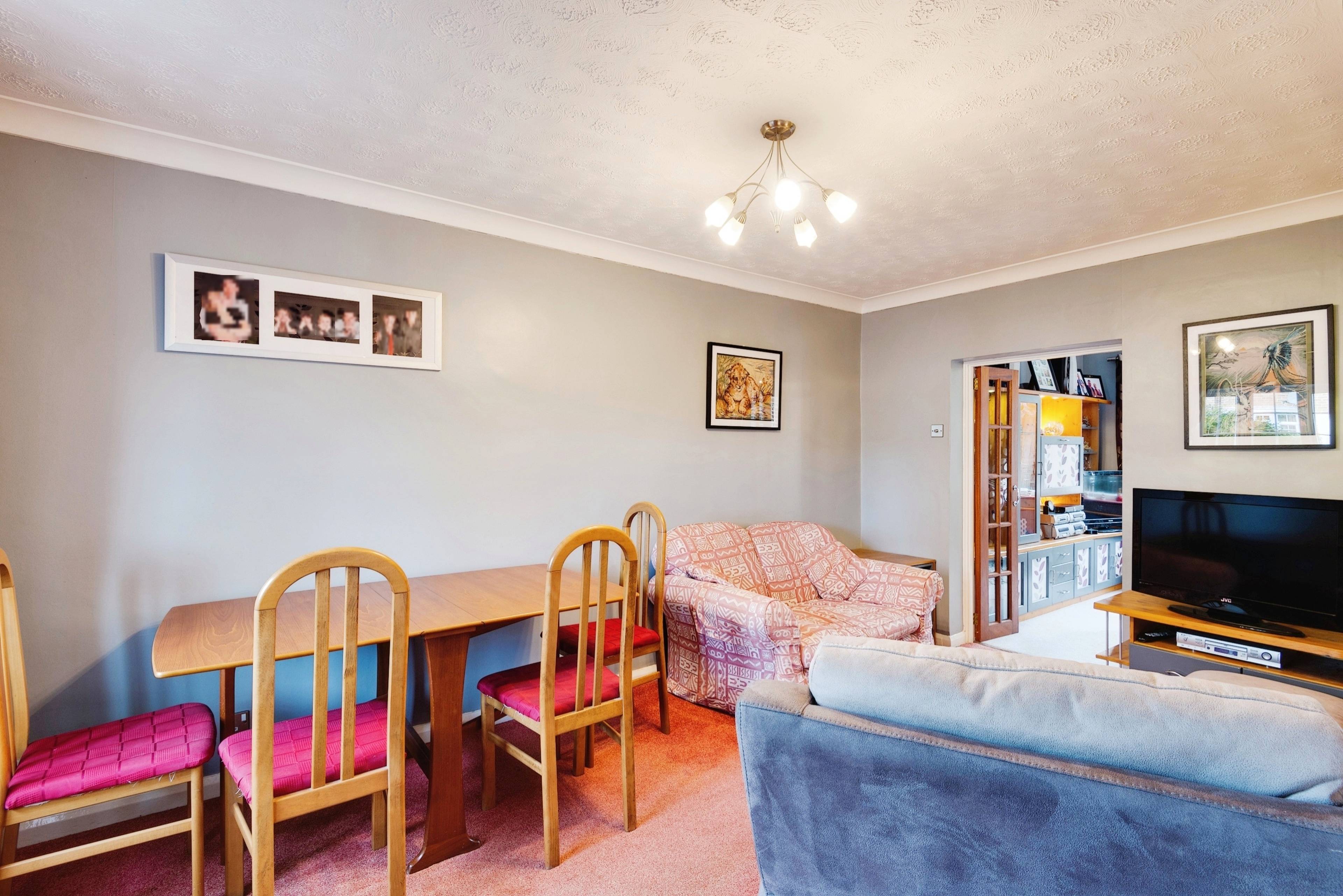 Lounge/Dining Room