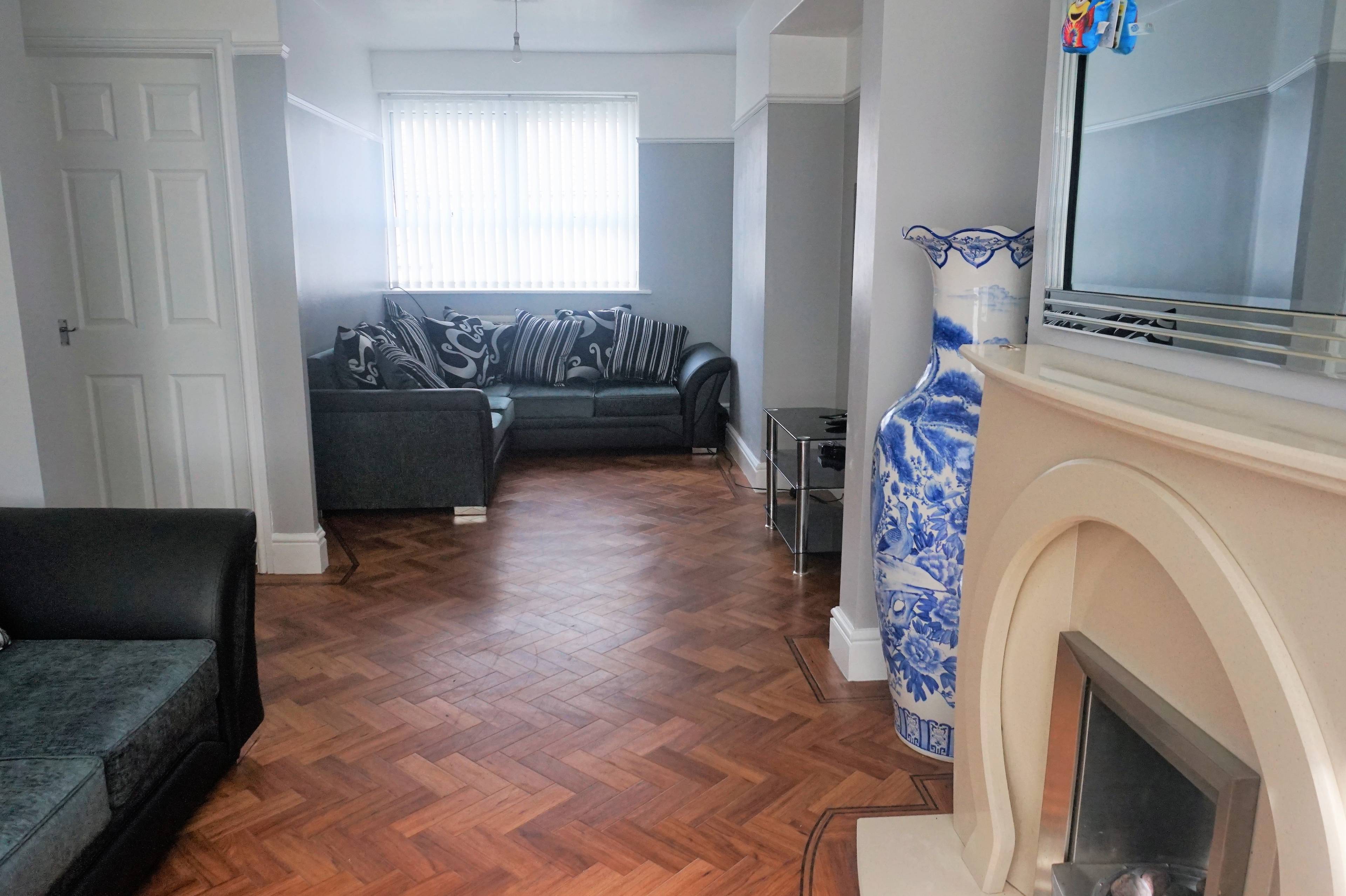 Lounge / Kitchen